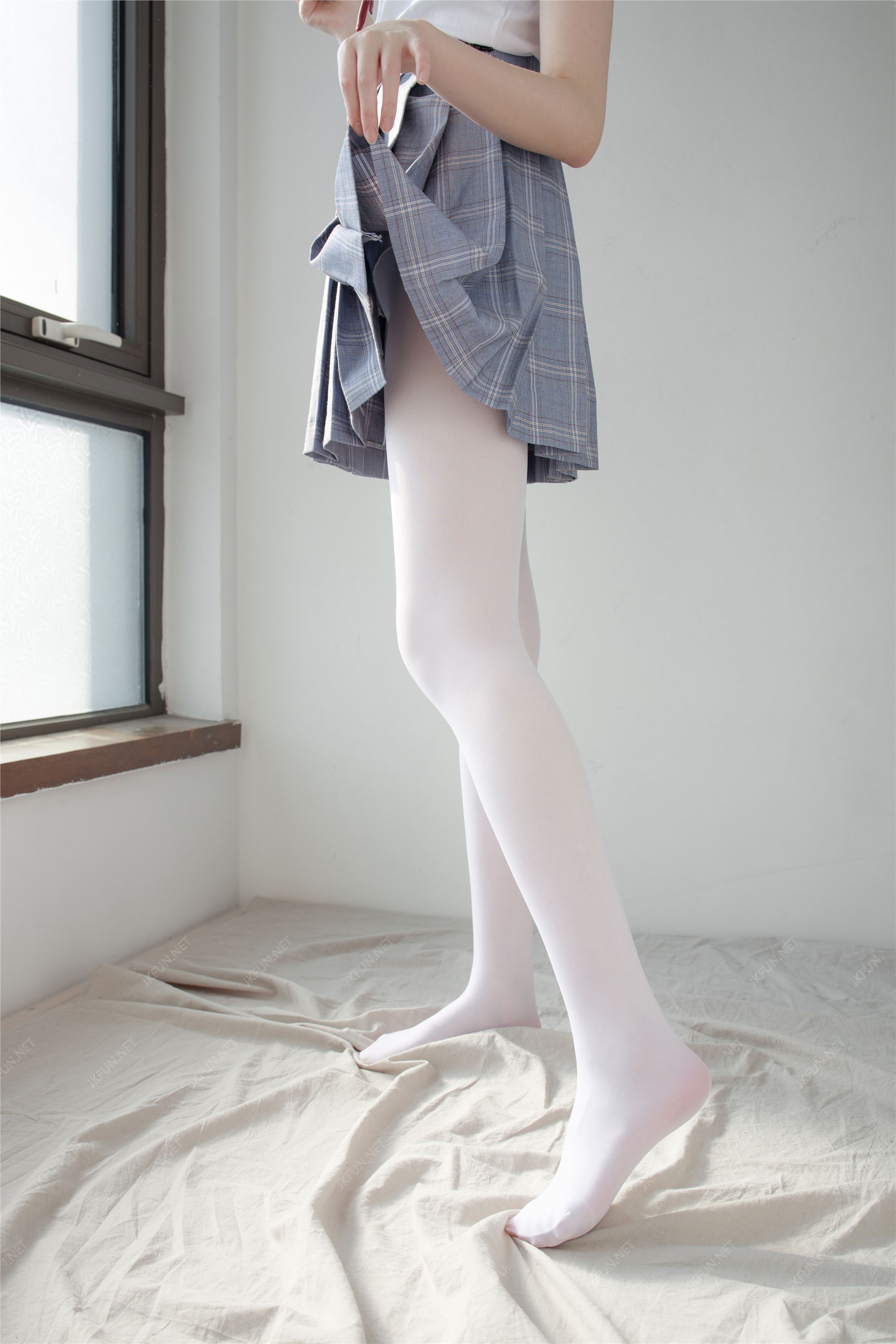 [森萝财团]萝莉丝足写真 JKFUN-002 Aika 可爱学妹丝足