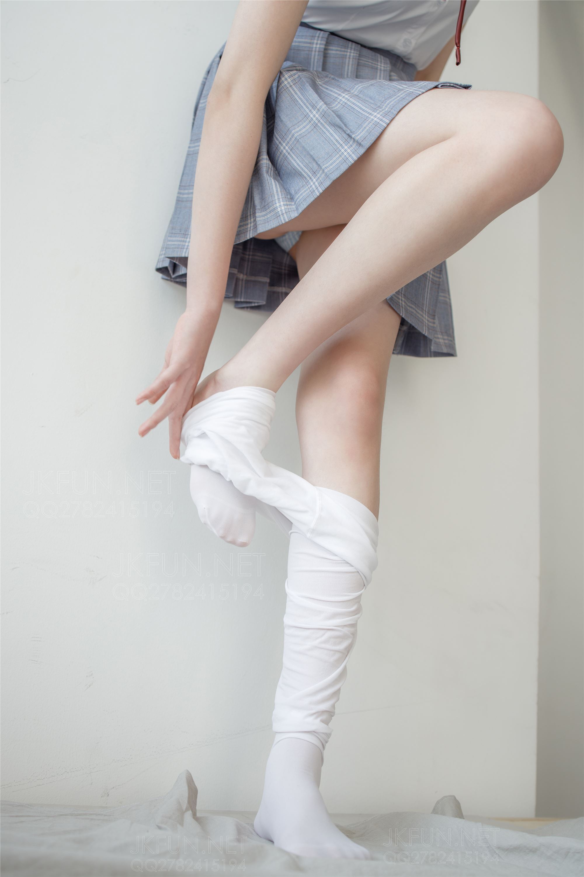 [森萝财团]萝莉丝足写真 JKFUN-002 Aika 可爱学妹丝足