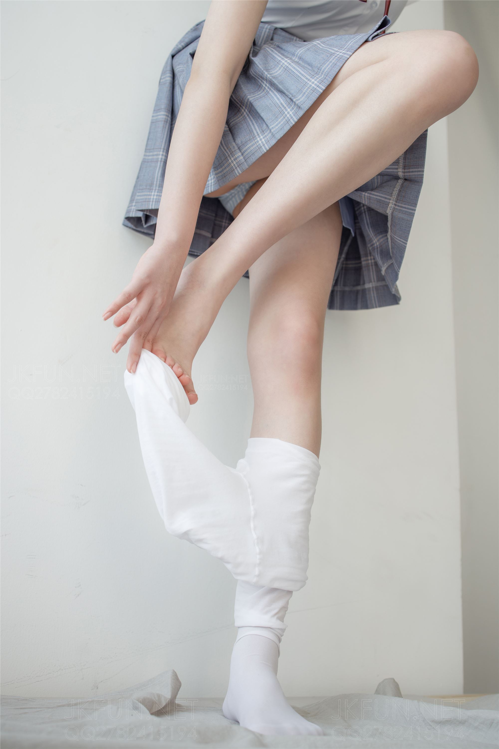 [森萝财团]萝莉丝足写真 JKFUN-002 Aika 可爱学妹丝足