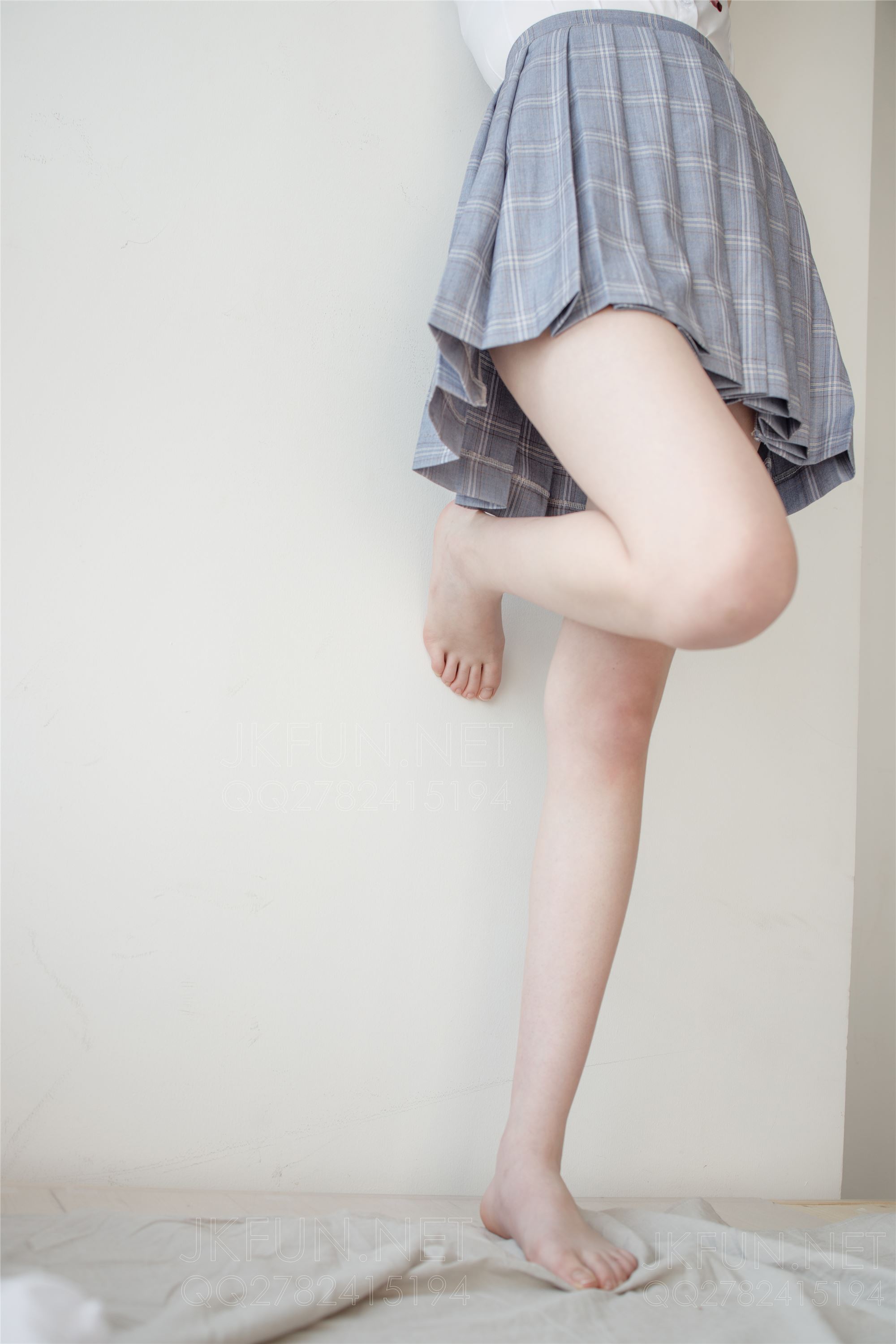 [森萝财团]萝莉丝足写真 JKFUN-002 Aika 可爱学妹丝足