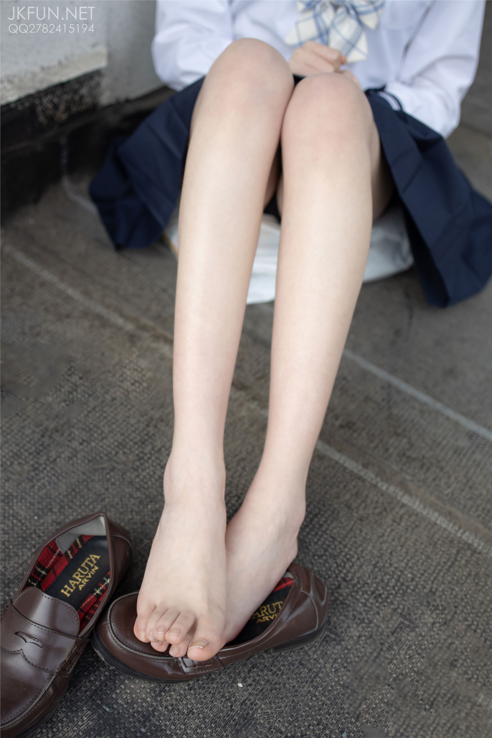 [森萝财团]萝莉丝足写真 JKFUN-002 Aika 可爱学妹丝足