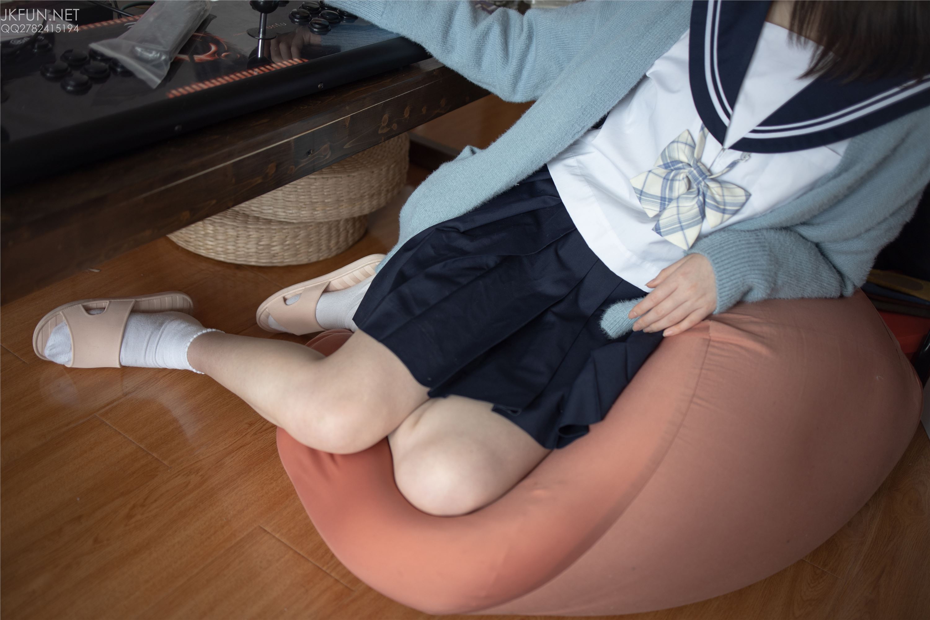 [森萝财团]萝莉丝足写真 JKFUN-002 Aika 可爱学妹丝足