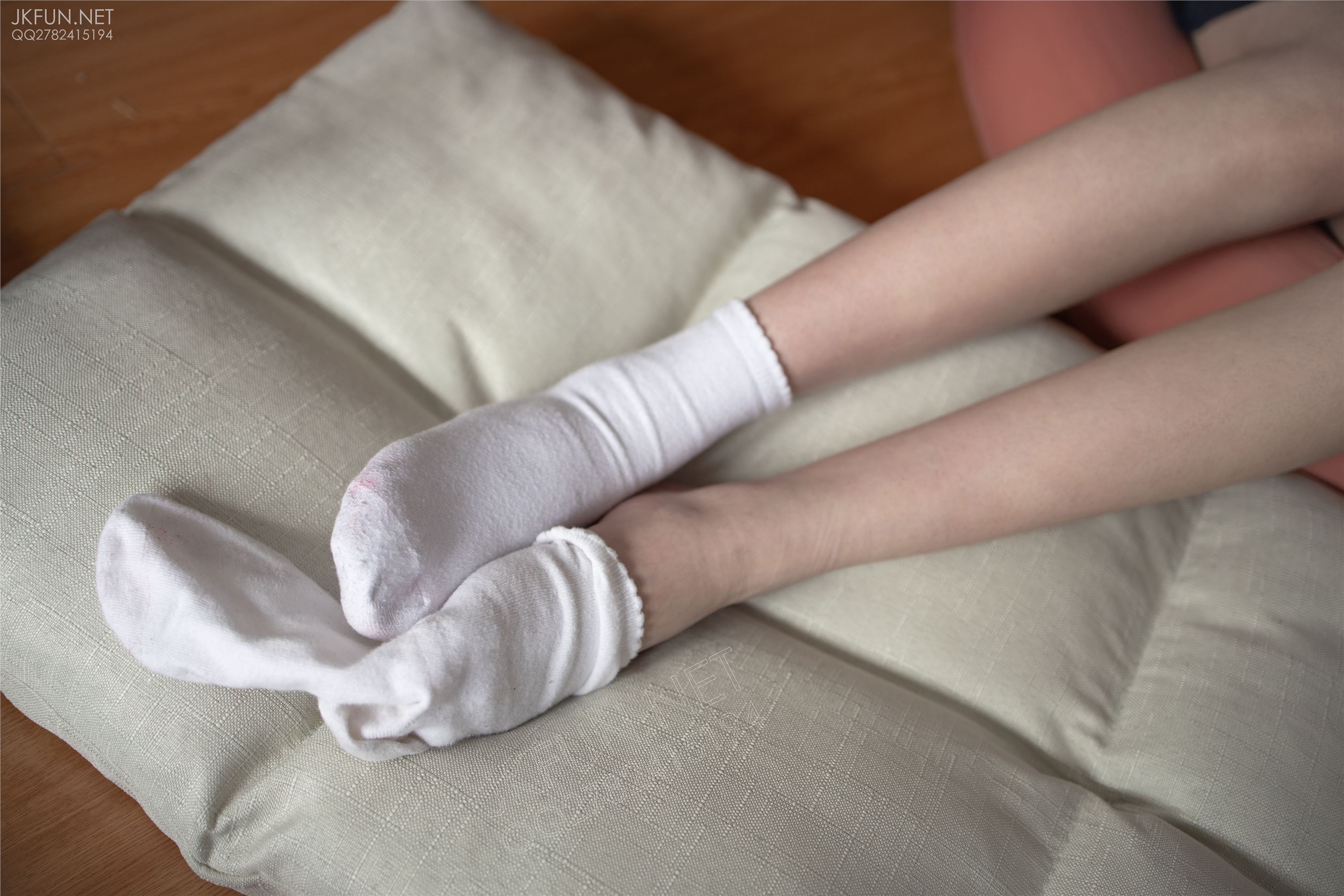 [森萝财团]萝莉丝足写真 JKFUN-002 Aika 可爱学妹丝足