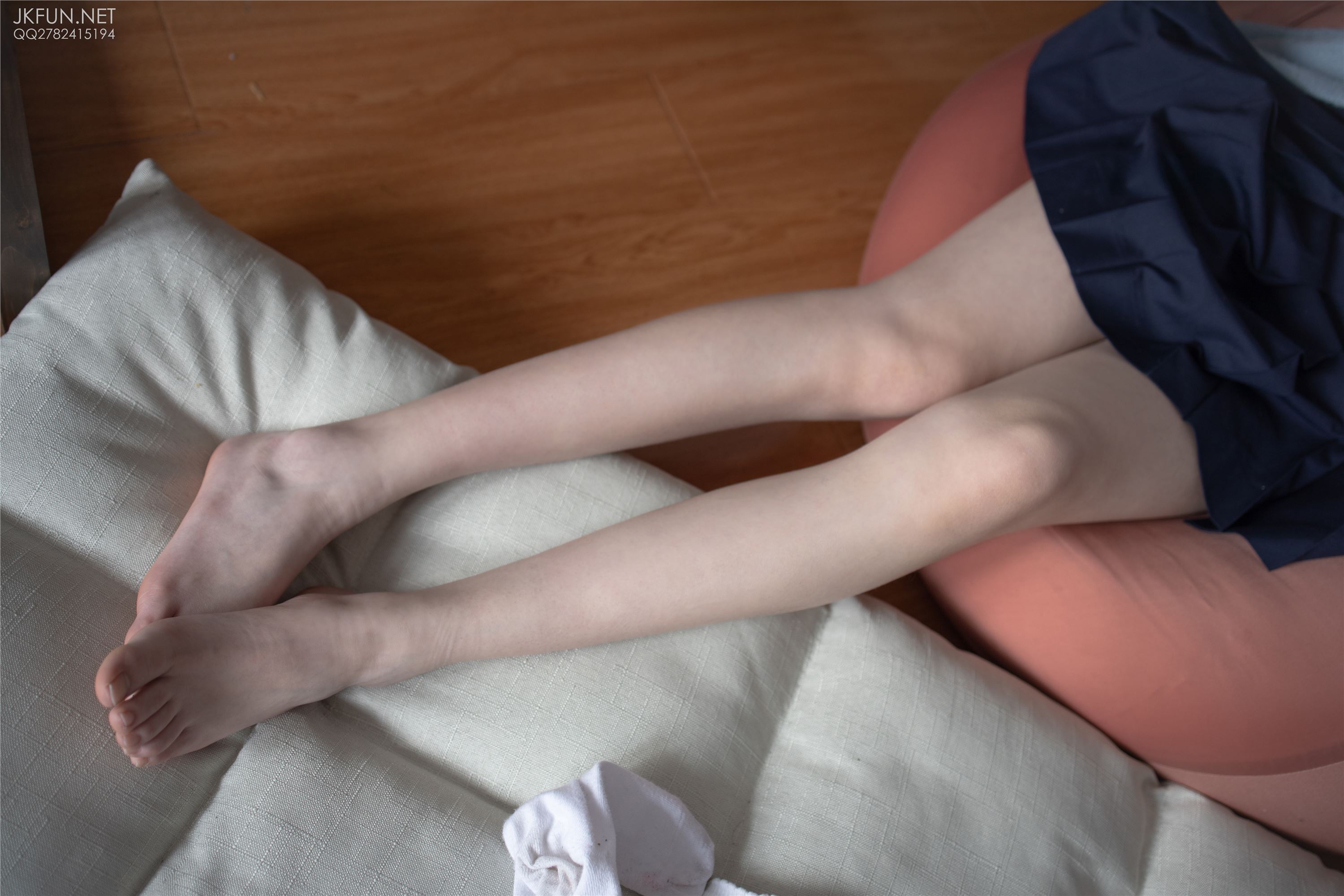 [森萝财团]萝莉丝足写真 JKFUN-002 Aika 可爱学妹丝足