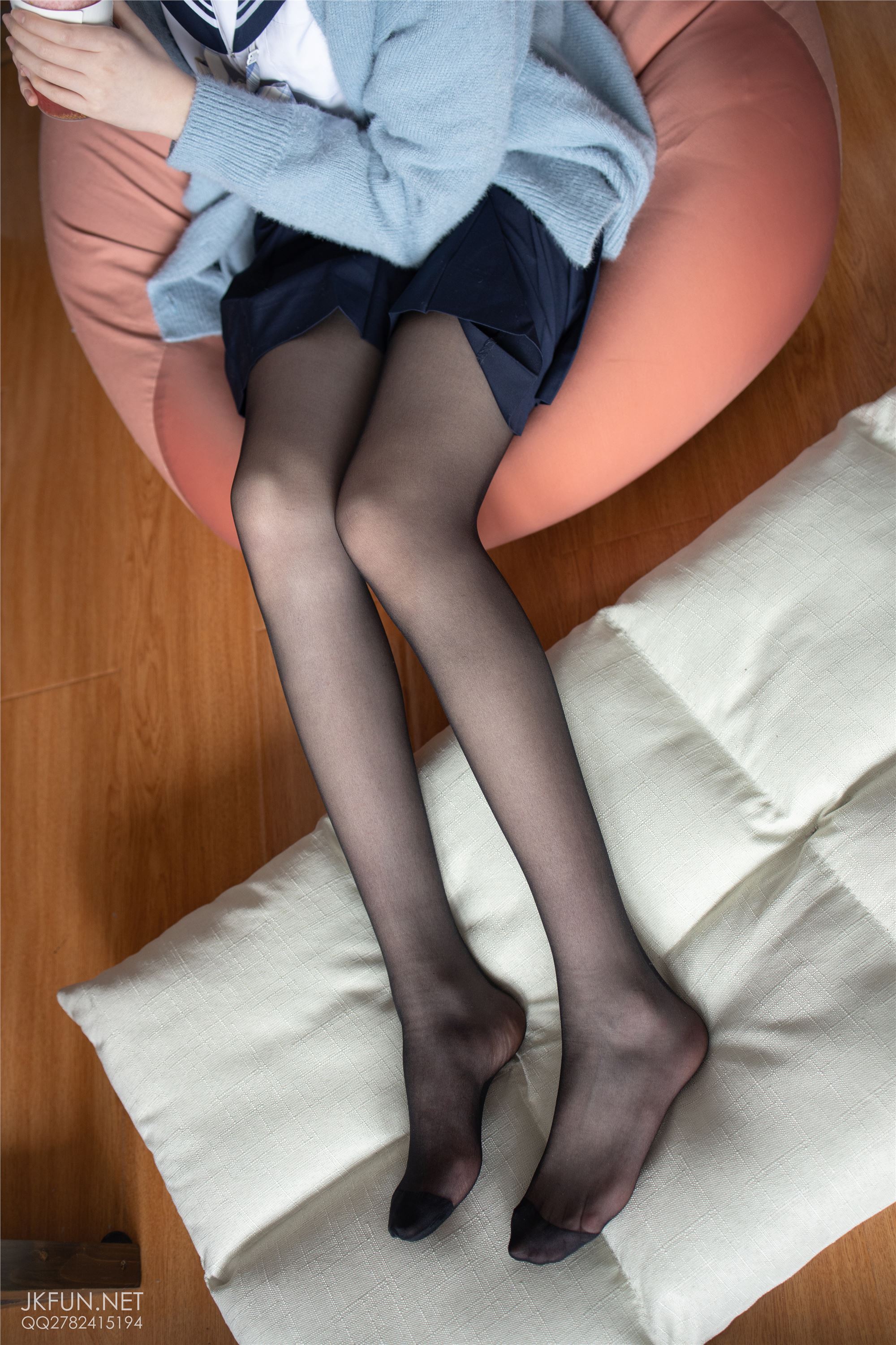 [森萝财团]萝莉丝足写真 JKFUN-002 Aika 可爱学妹丝足