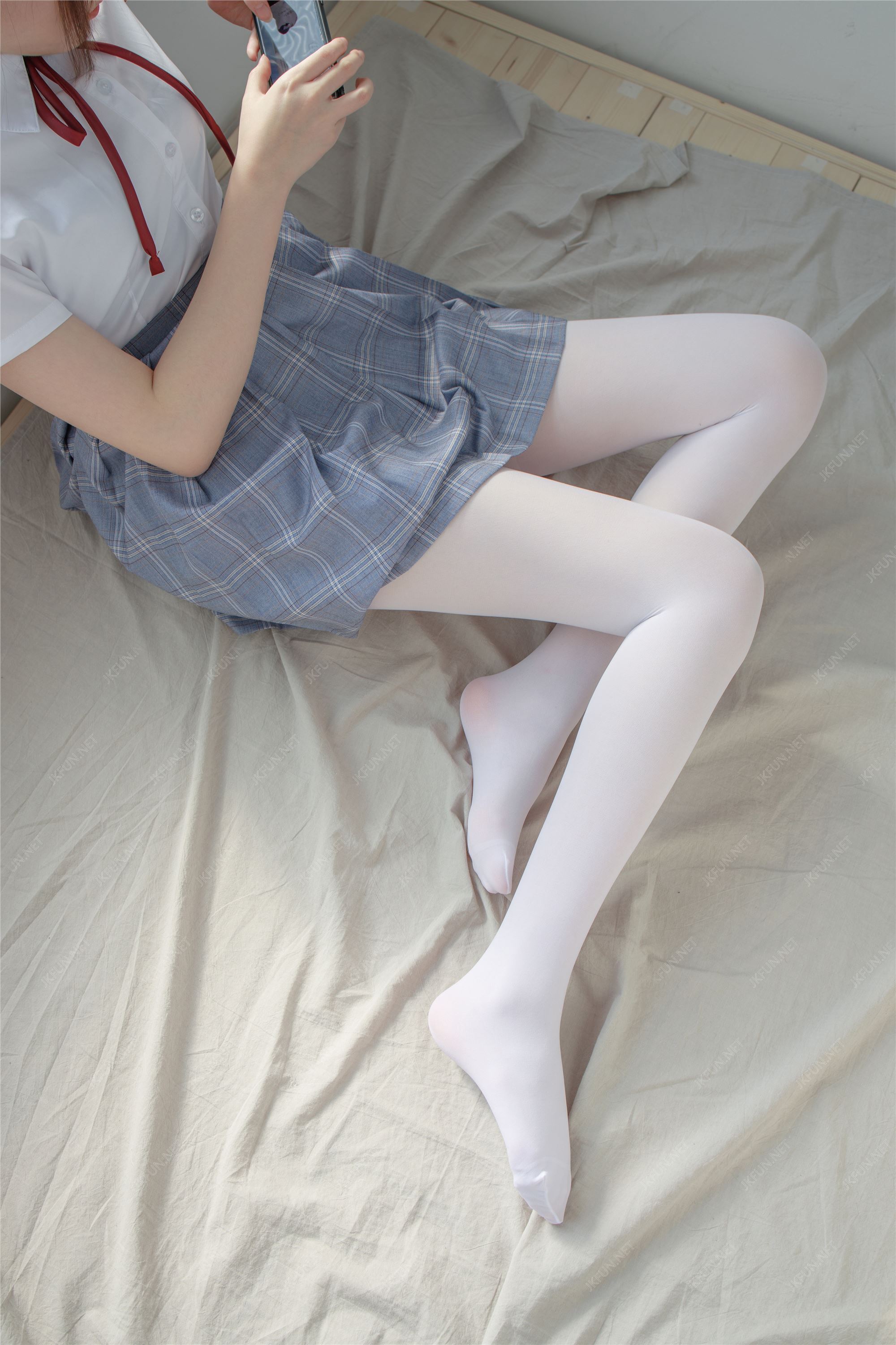 [森萝财团]萝莉丝足写真 JKFUN-002 Aika 可爱学妹丝足