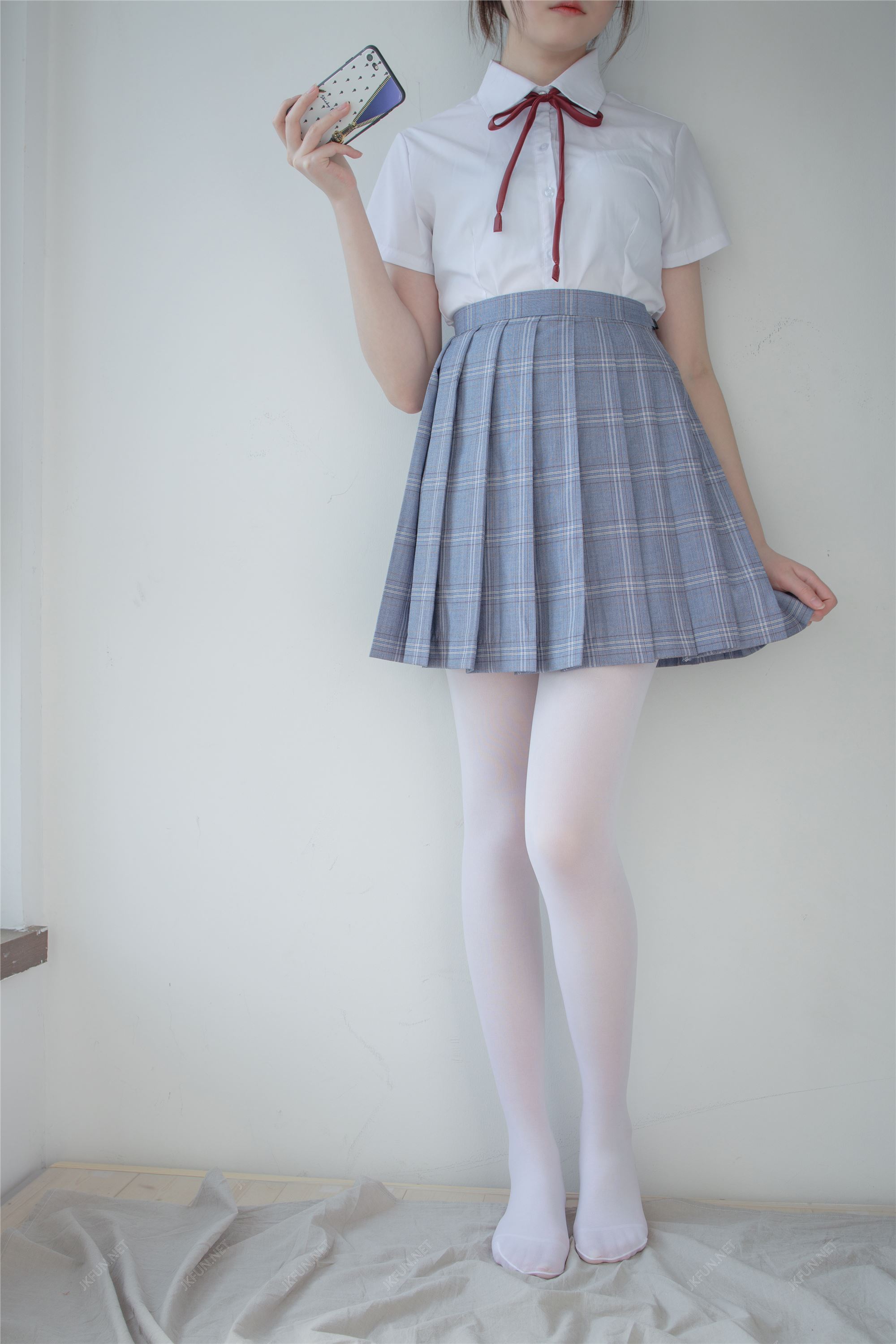 [森萝财团]萝莉丝足写真 JKFUN-002 Aika 可爱学妹丝足