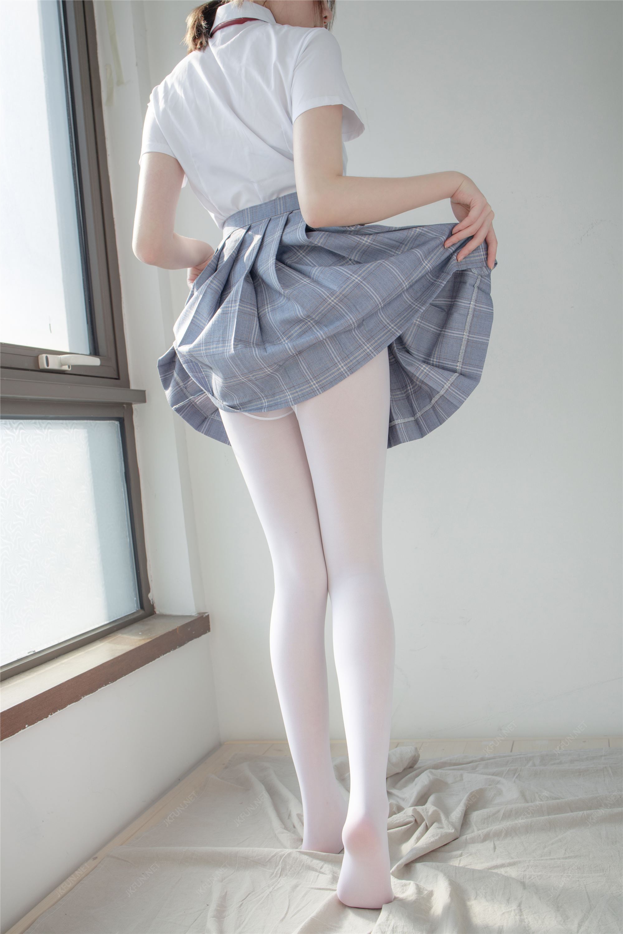 [森萝财团]萝莉丝足写真 JKFUN-002 Aika 可爱学妹丝足