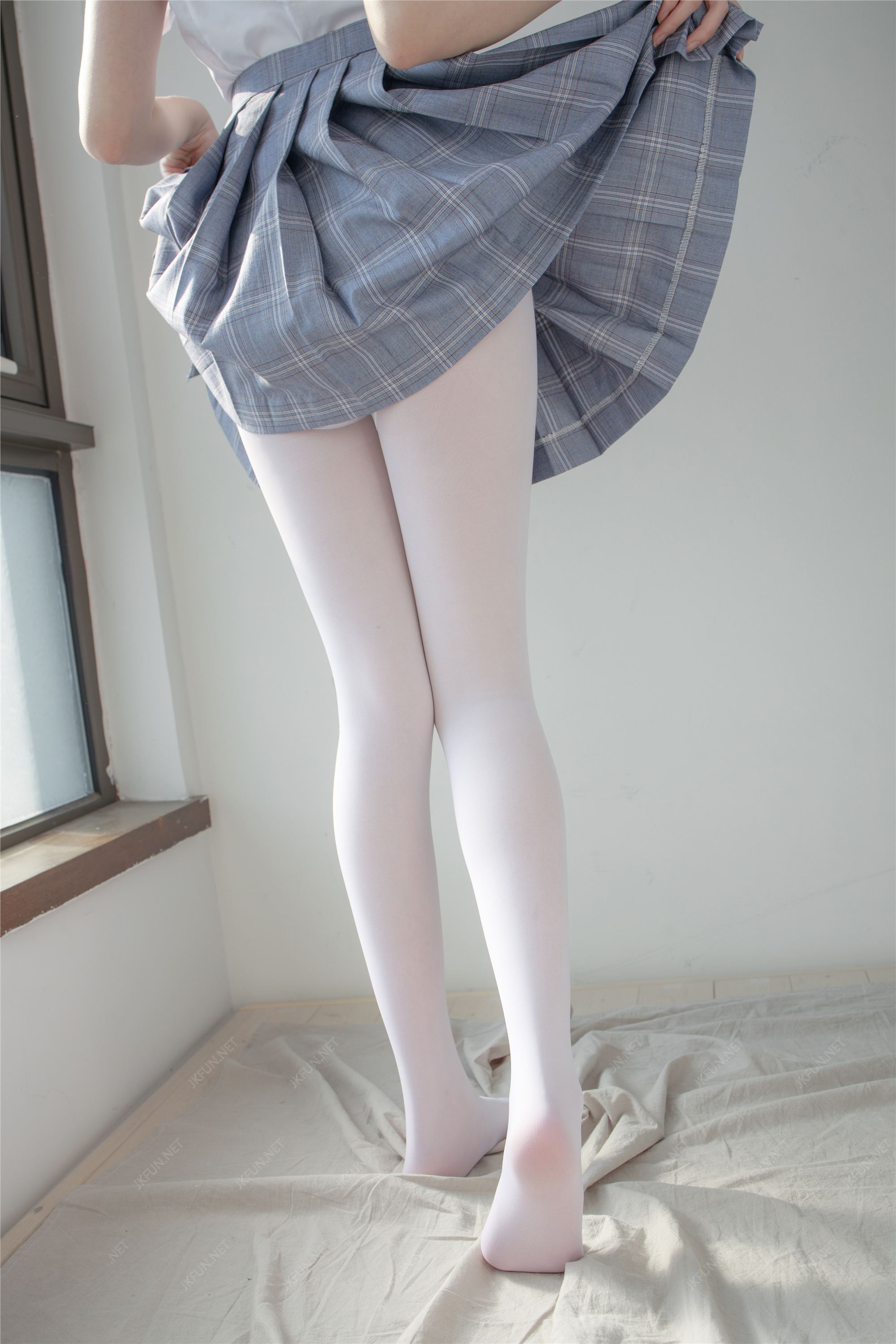 [森萝财团]萝莉丝足写真 JKFUN-002 Aika 可爱学妹丝足