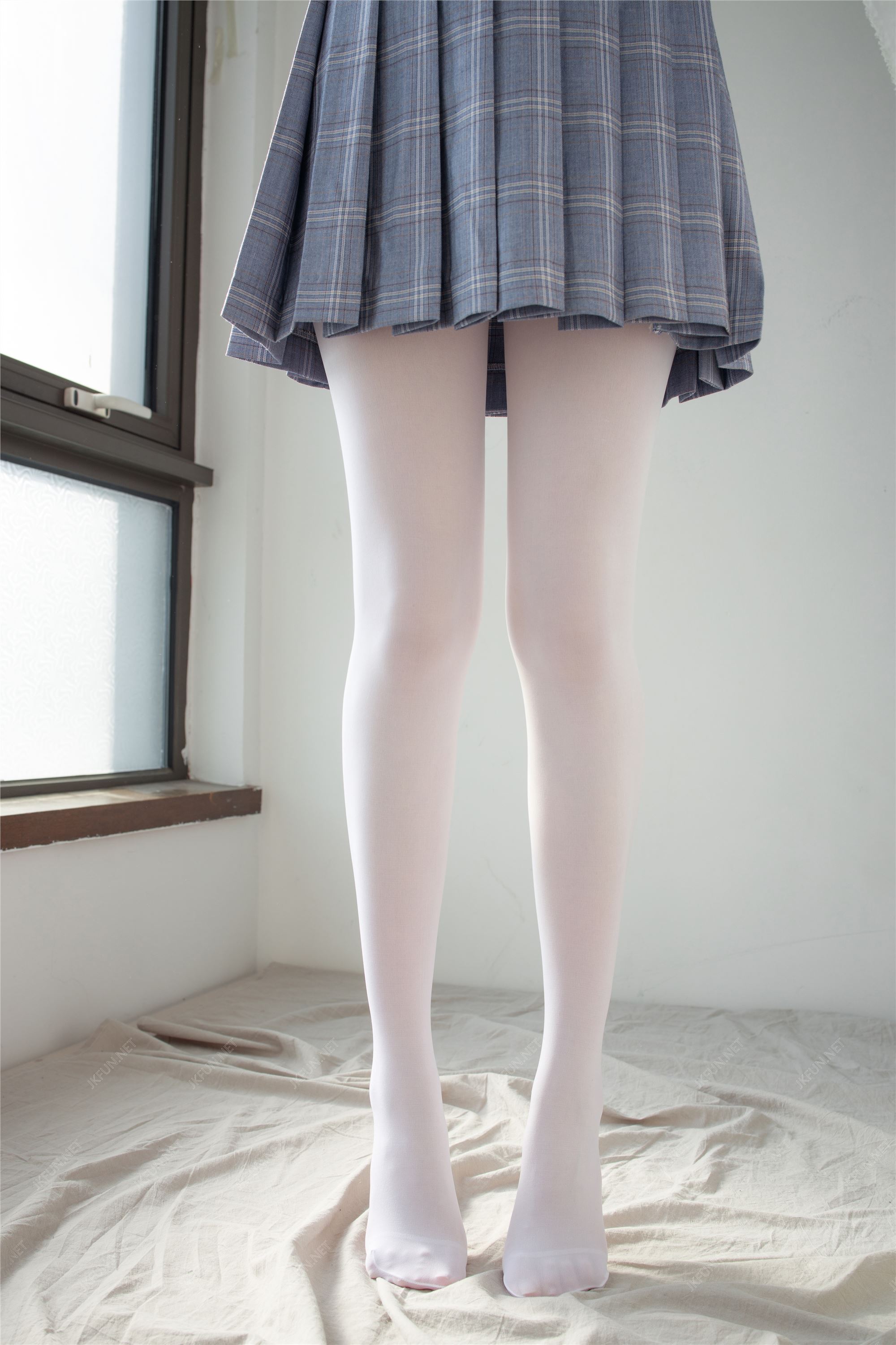 [森萝财团]萝莉丝足写真 JKFUN-002 Aika 可爱学妹丝足