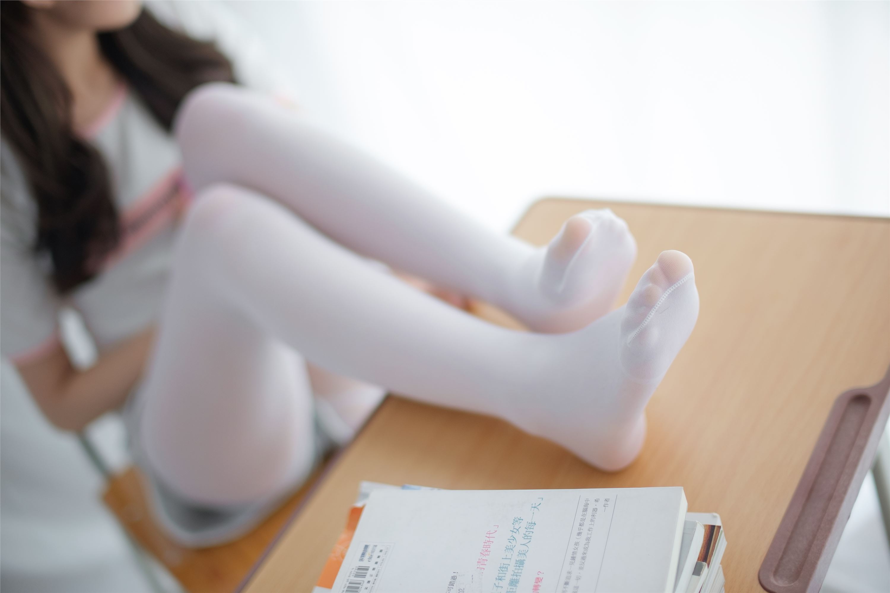 [森萝财团]萝莉丝足写真 R15-005