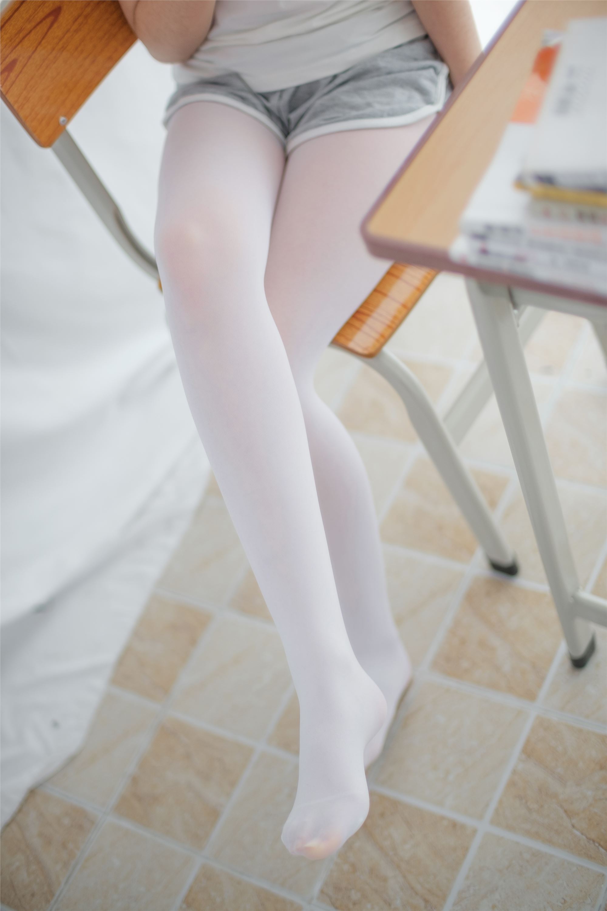 [森萝财团]萝莉丝足写真 R15-005