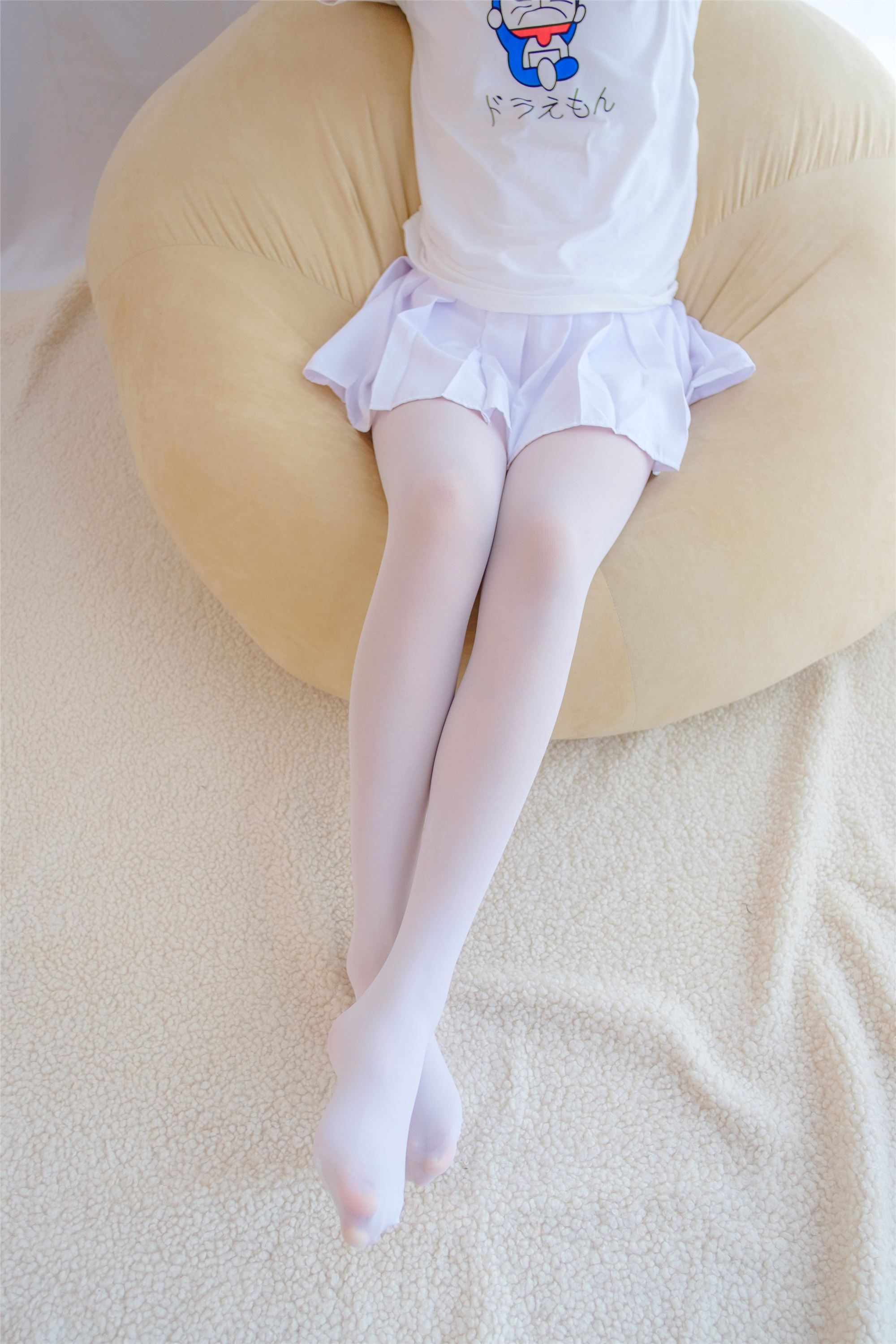 [森萝财团]萝莉丝足写真  R15-006