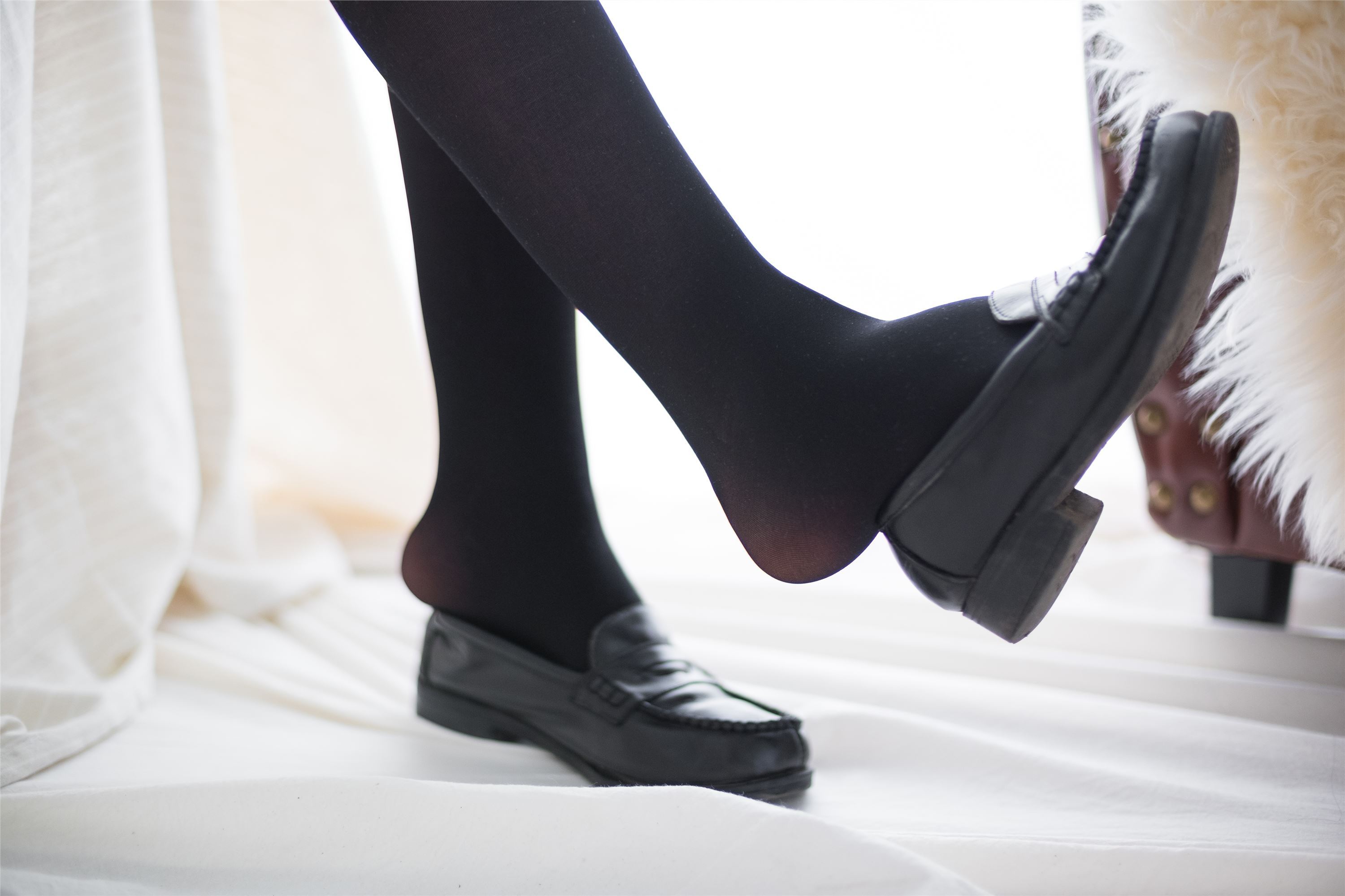 [森萝财团]萝莉丝足写真 R15-008