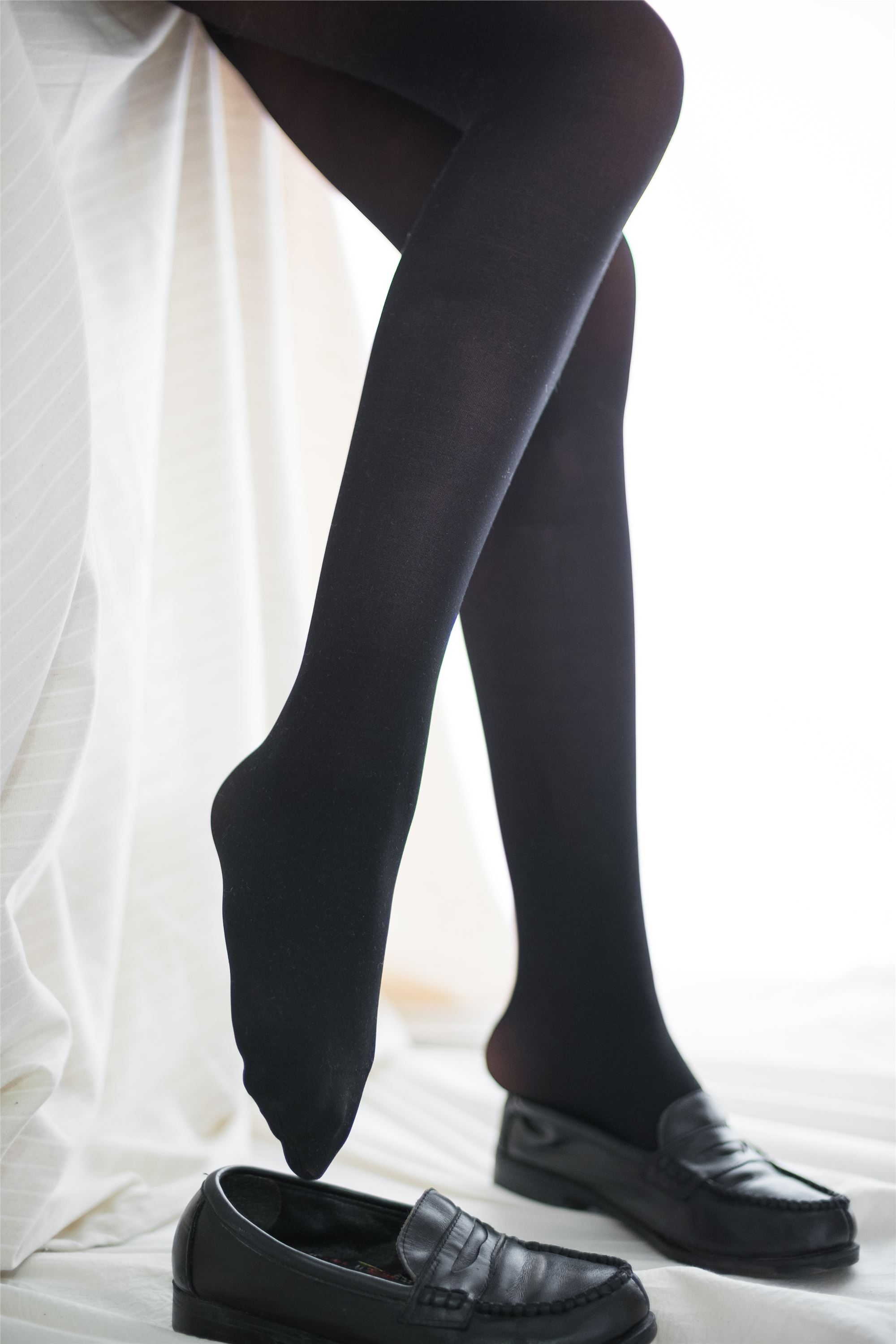 [森萝财团]萝莉丝足写真 R15-008