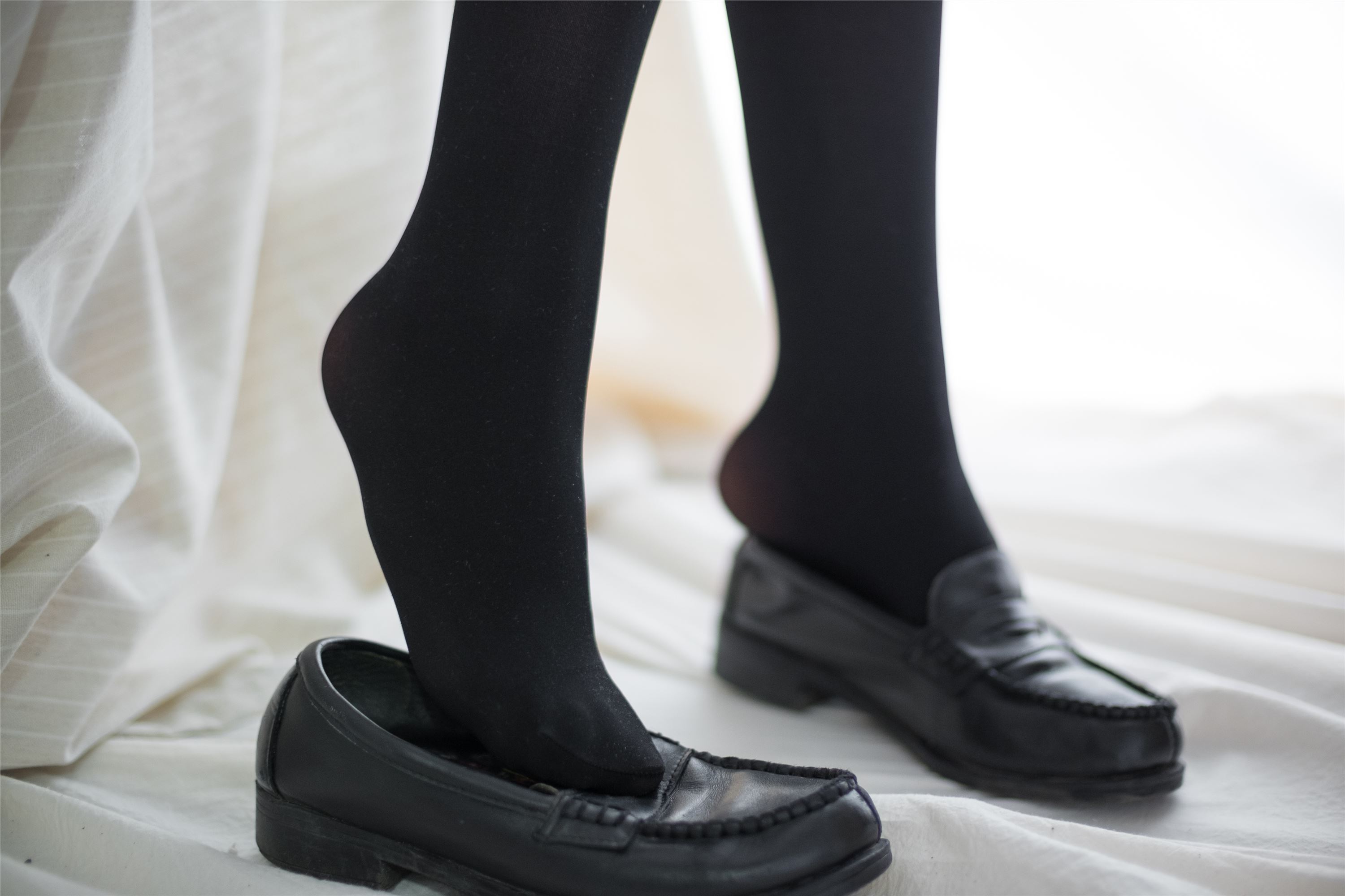 [森萝财团]萝莉丝足写真 R15-008