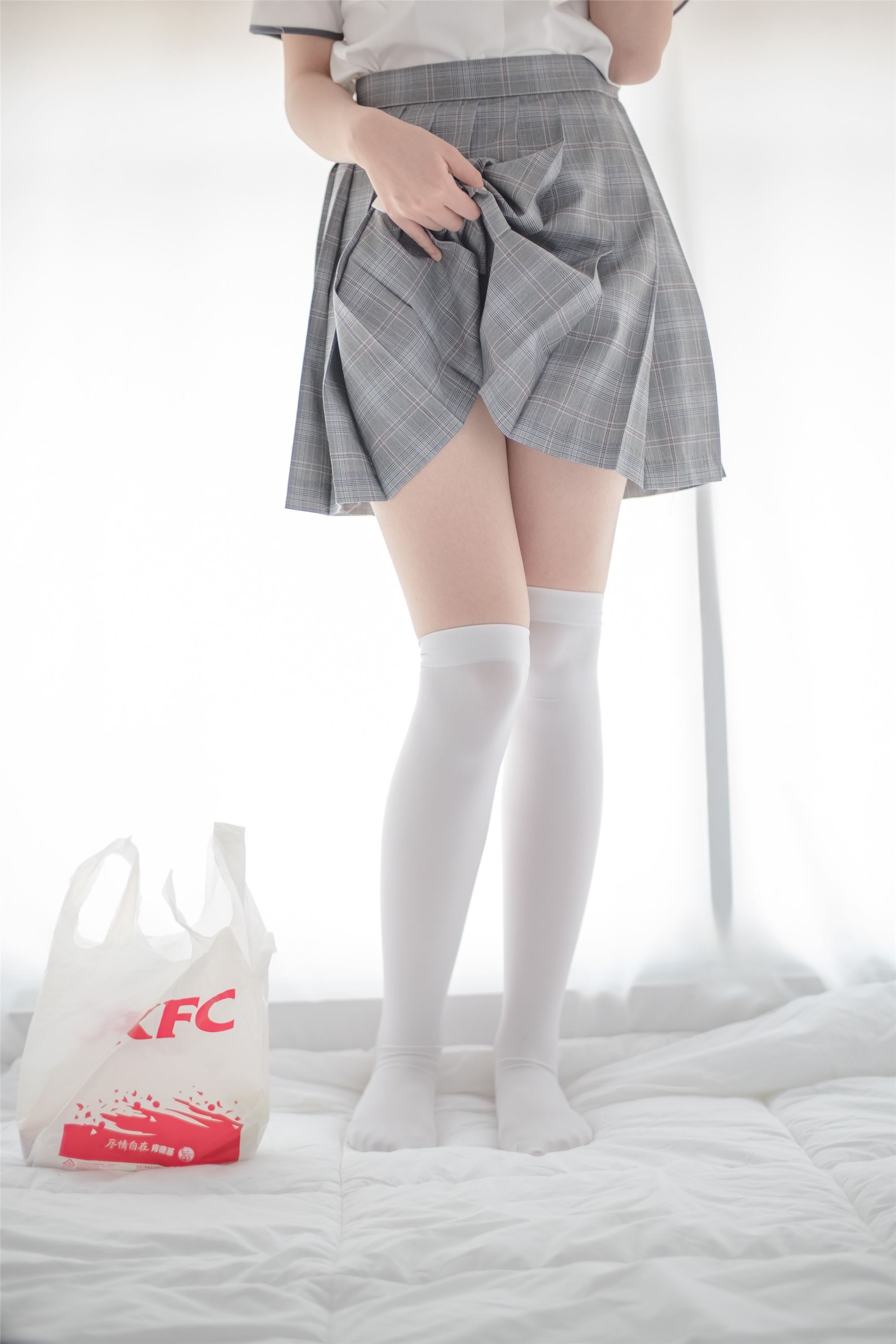 [森萝财团]萝莉丝足写真 R15-009