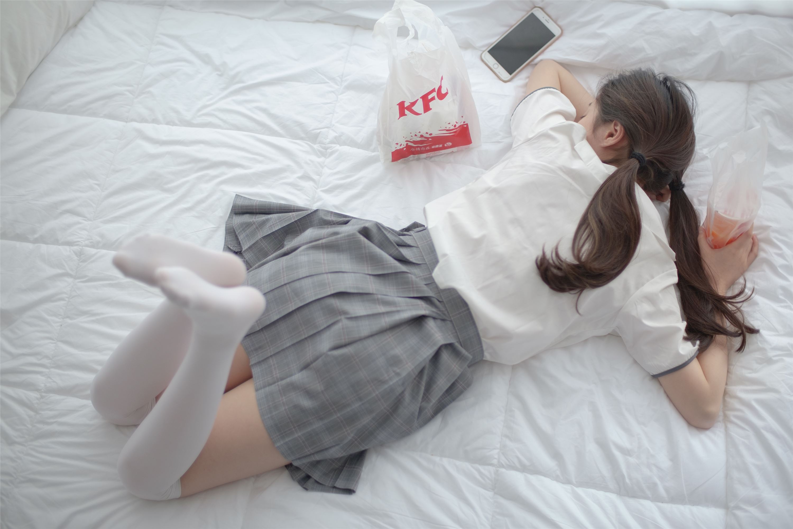 [森萝财团]萝莉丝足写真 R15-009