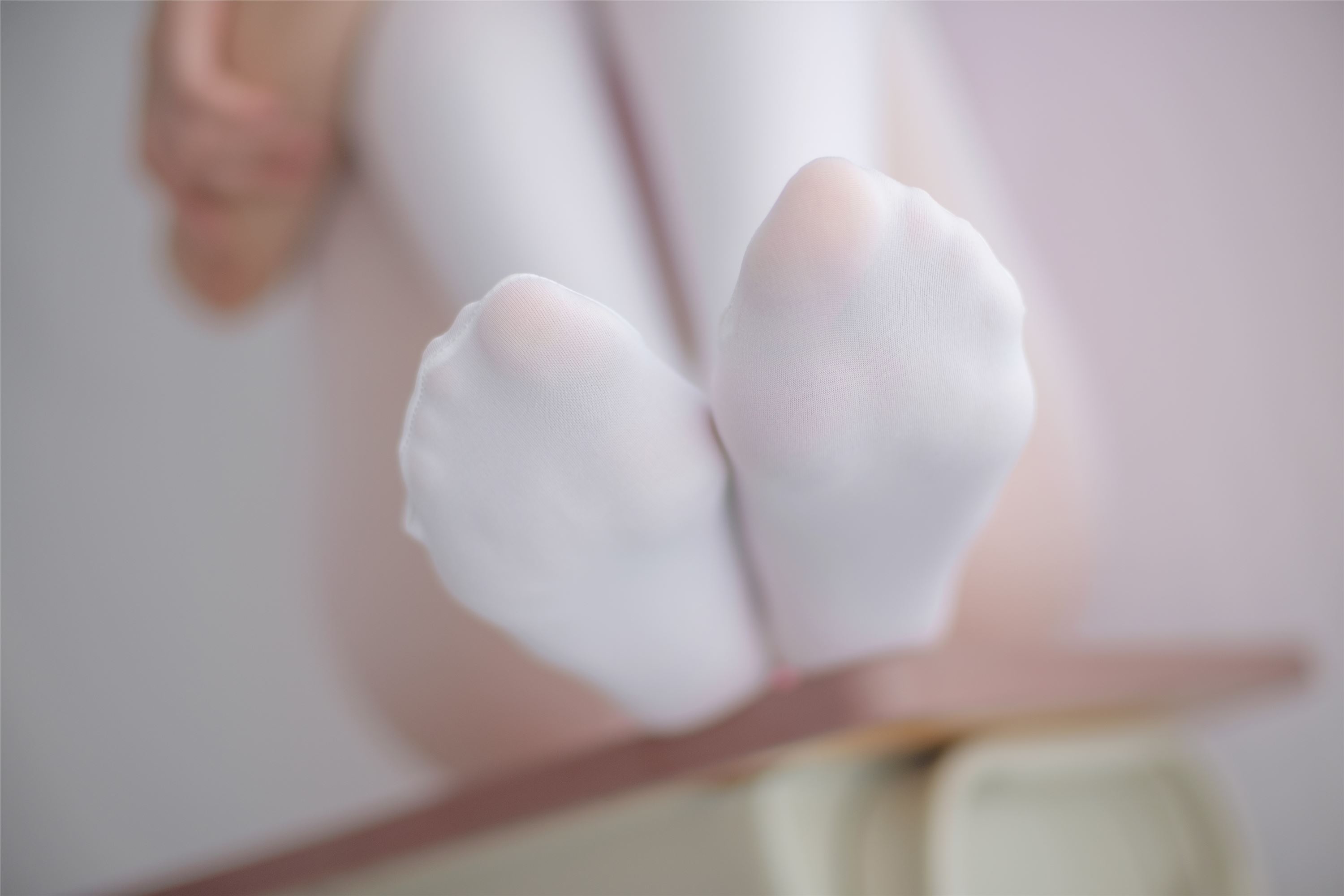 [森萝财团]萝莉丝足写真 R15-012