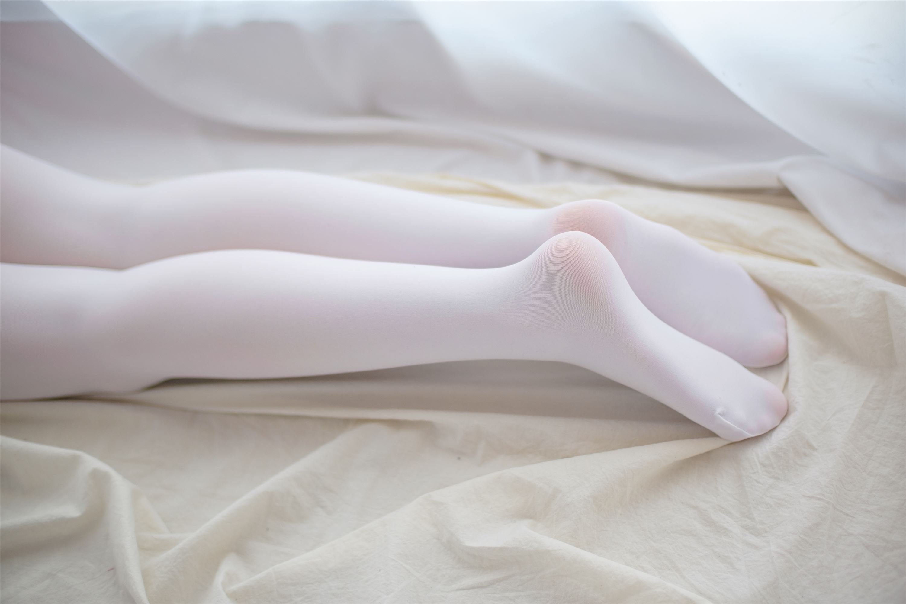 [森萝财团]萝莉丝足写真 R15-012