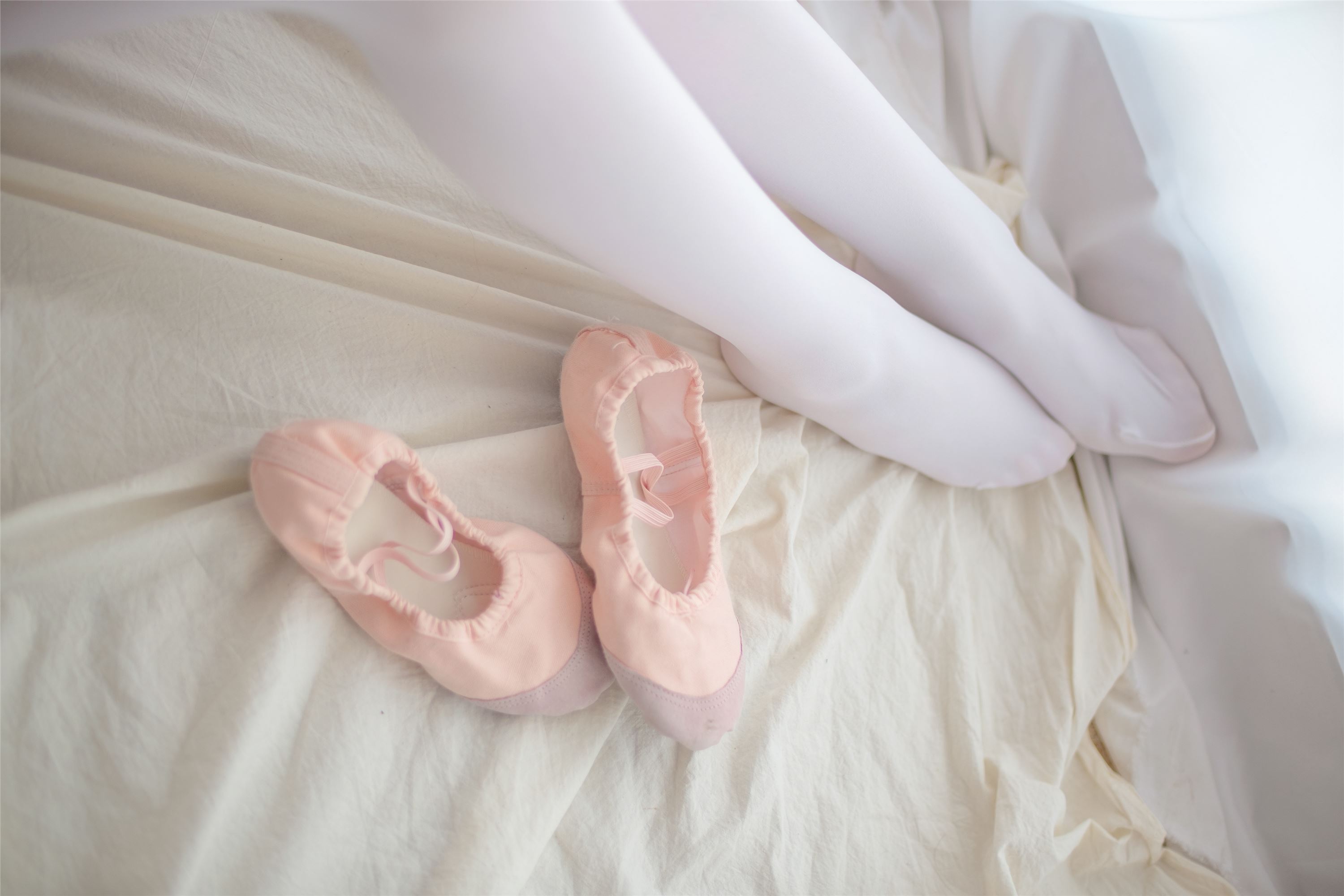 [森萝财团]萝莉丝足写真 R15-012