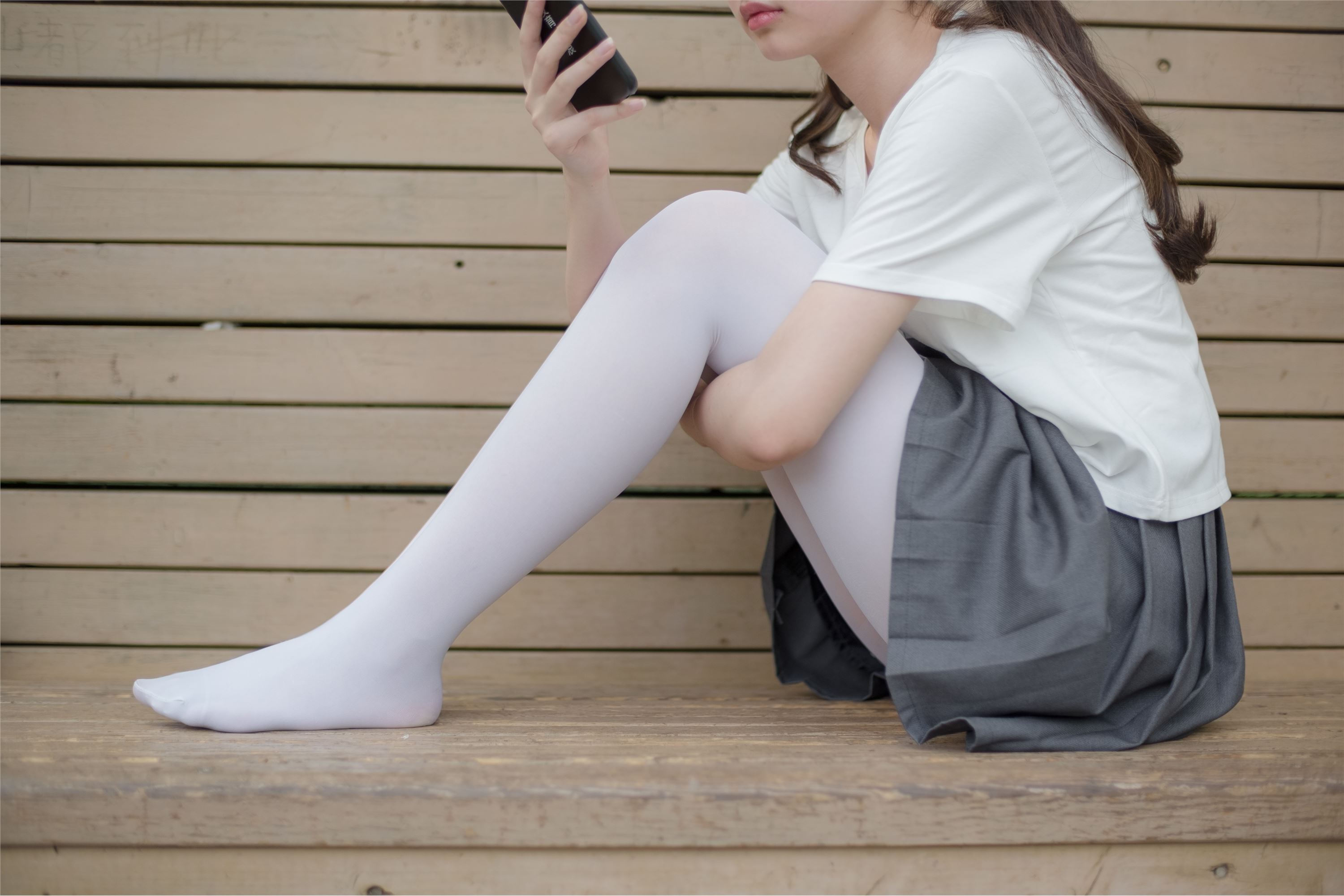 [森萝财团]萝莉丝足写真 R15-014