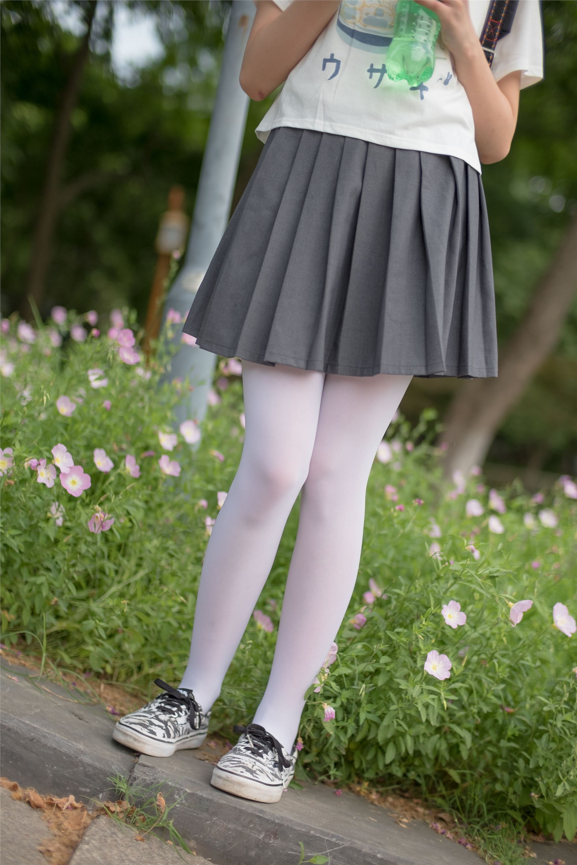 [森萝财团]萝莉丝足写真 R15-014