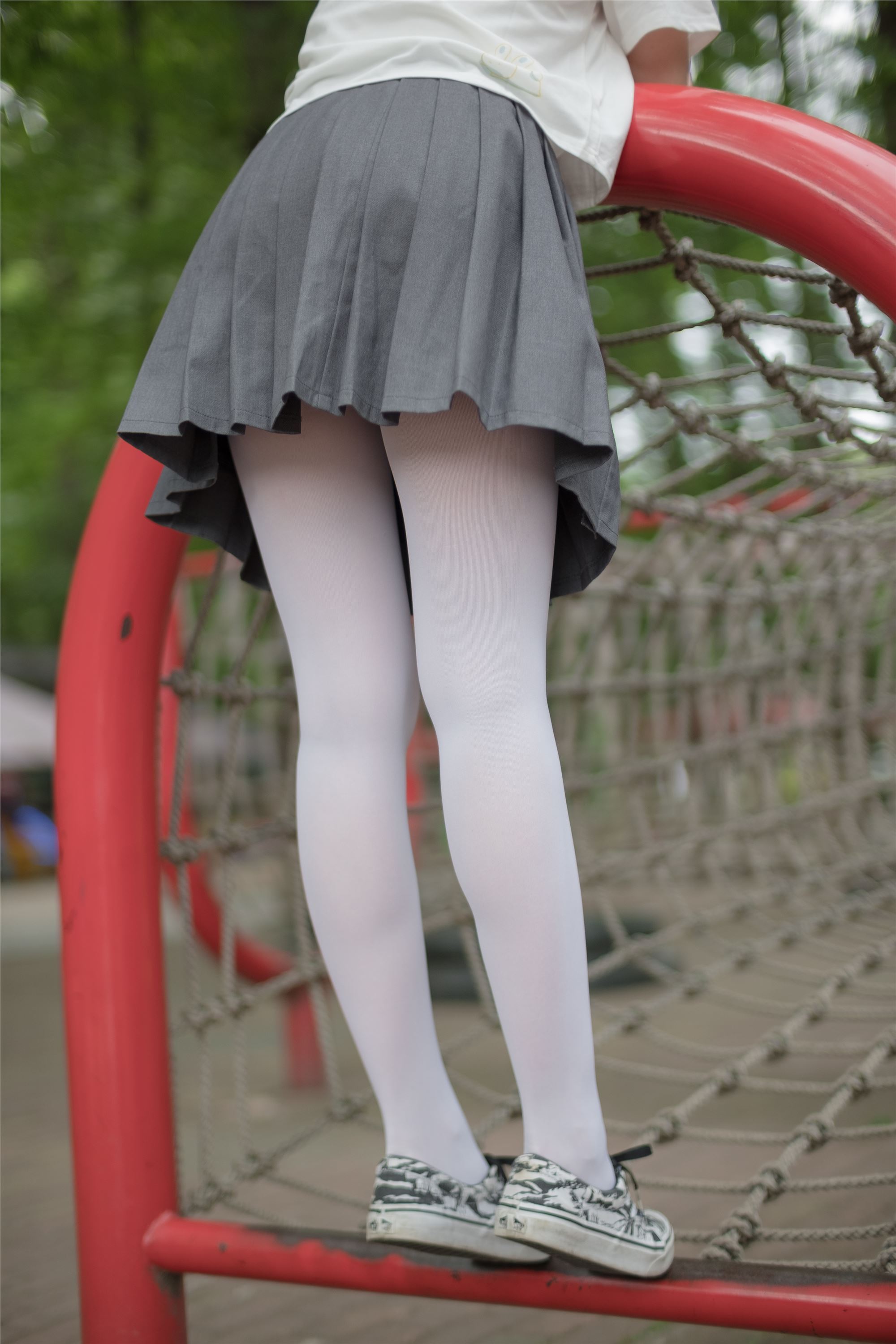 [森萝财团]萝莉丝足写真 R15-014