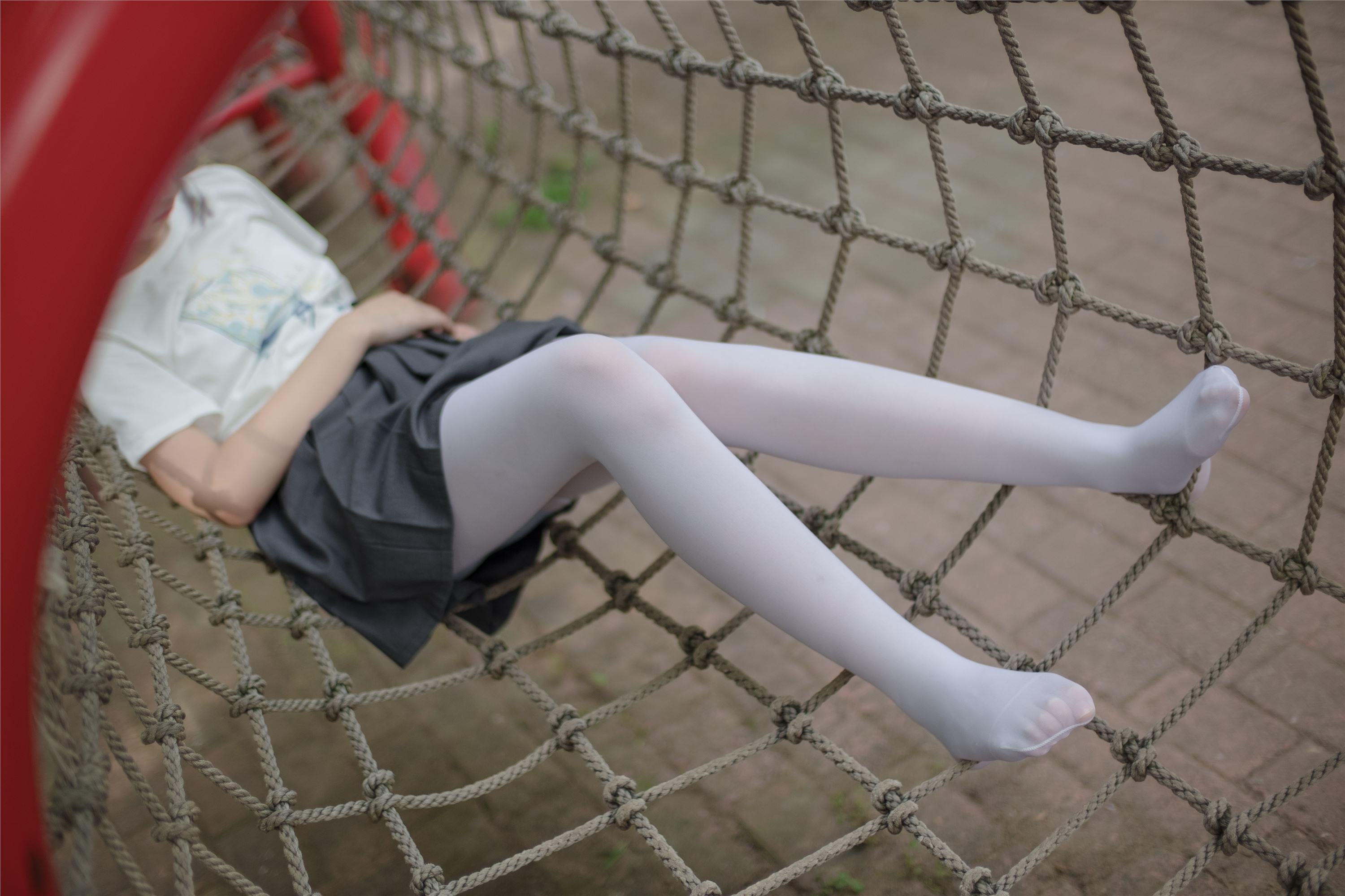 [森萝财团]萝莉丝足写真 R15-014