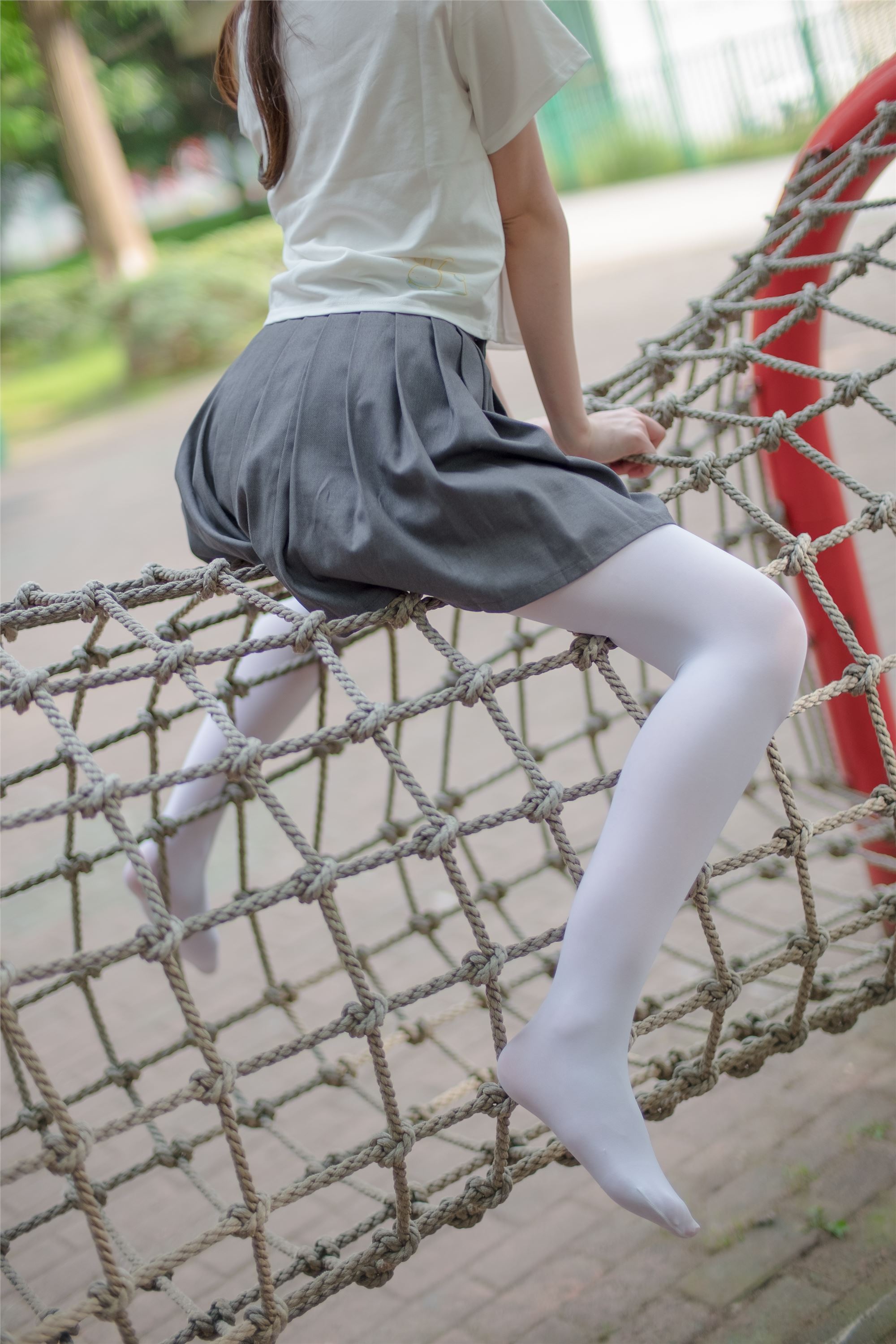 [森萝财团]萝莉丝足写真 R15-014