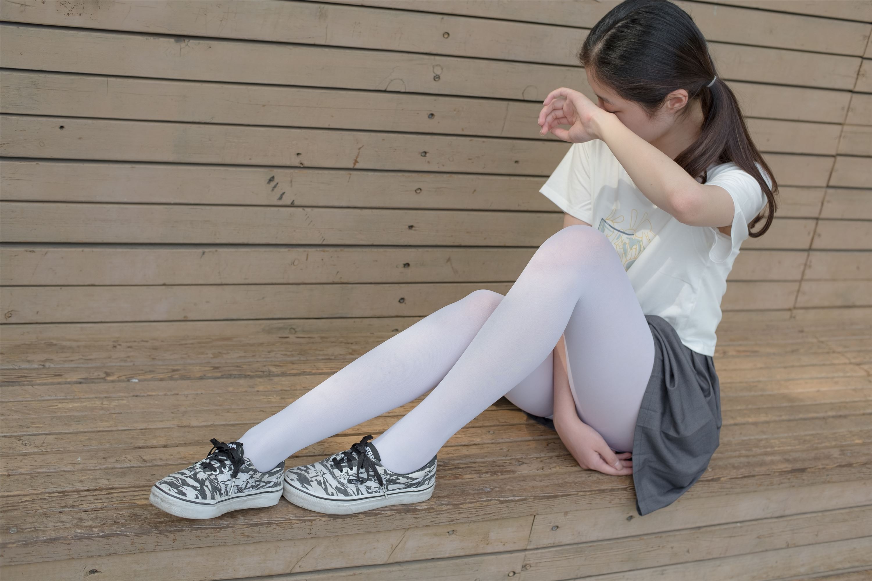 [森萝财团]萝莉丝足写真 R15-014