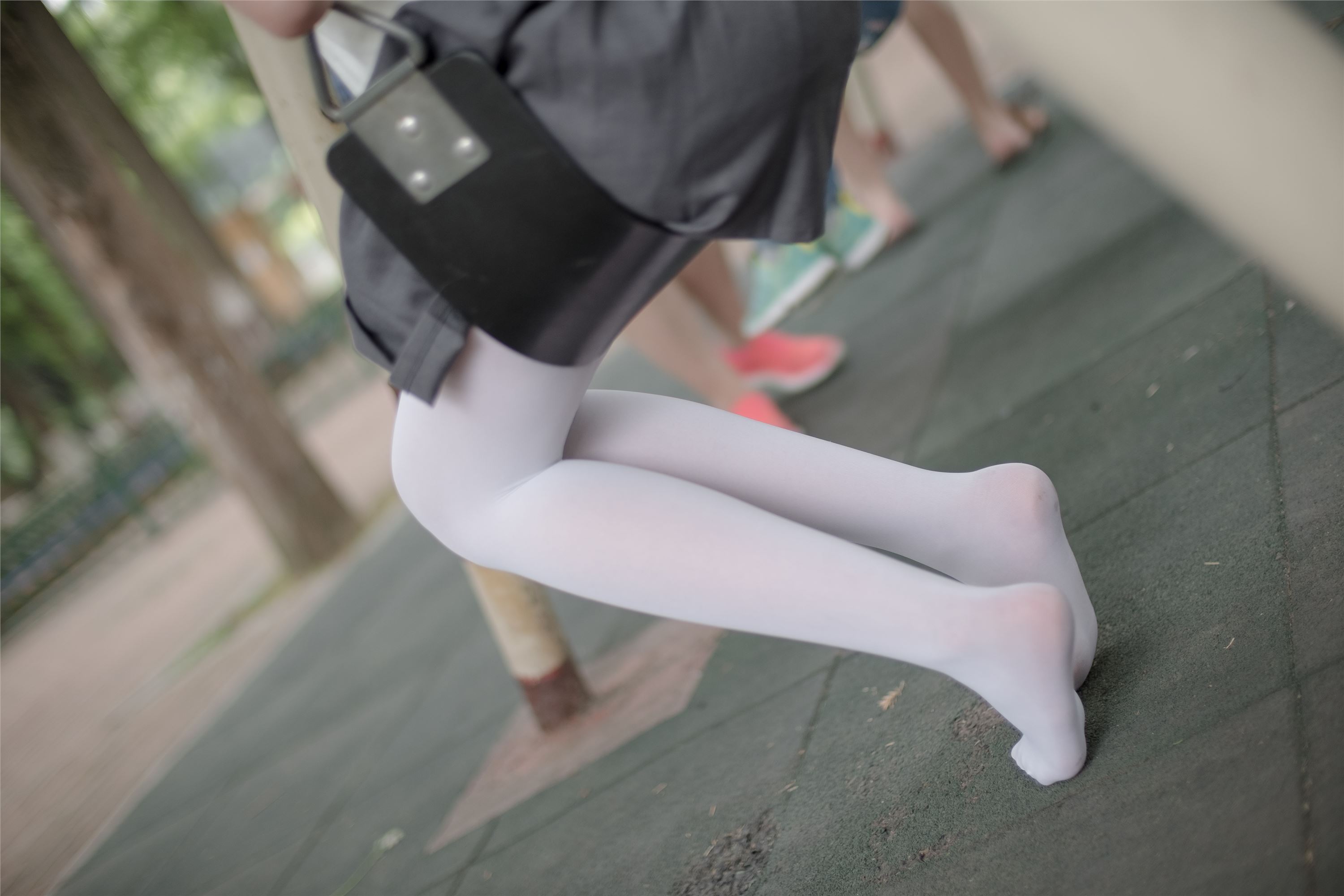 [森萝财团]萝莉丝足写真 R15-014