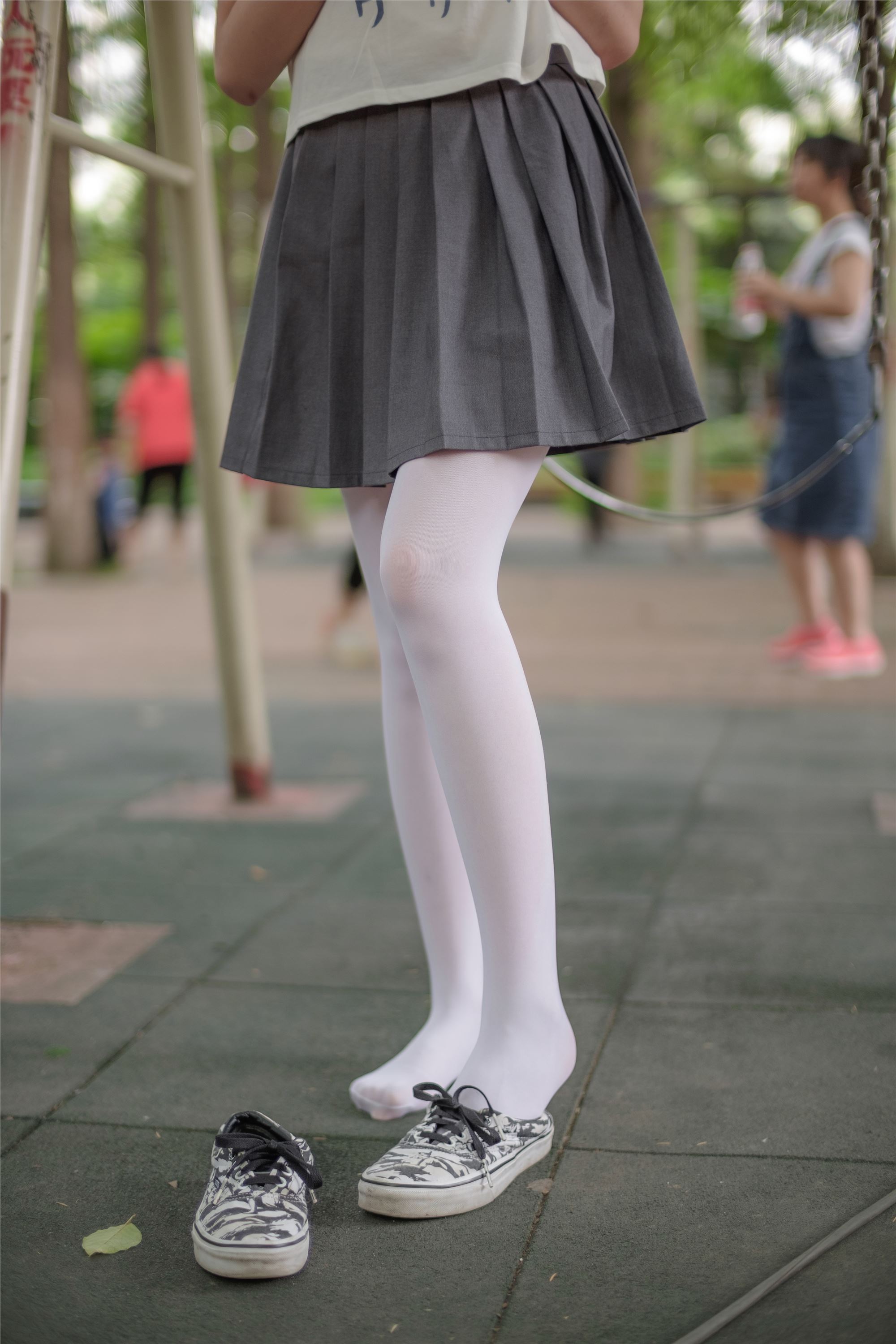 [森萝财团]萝莉丝足写真 R15-014