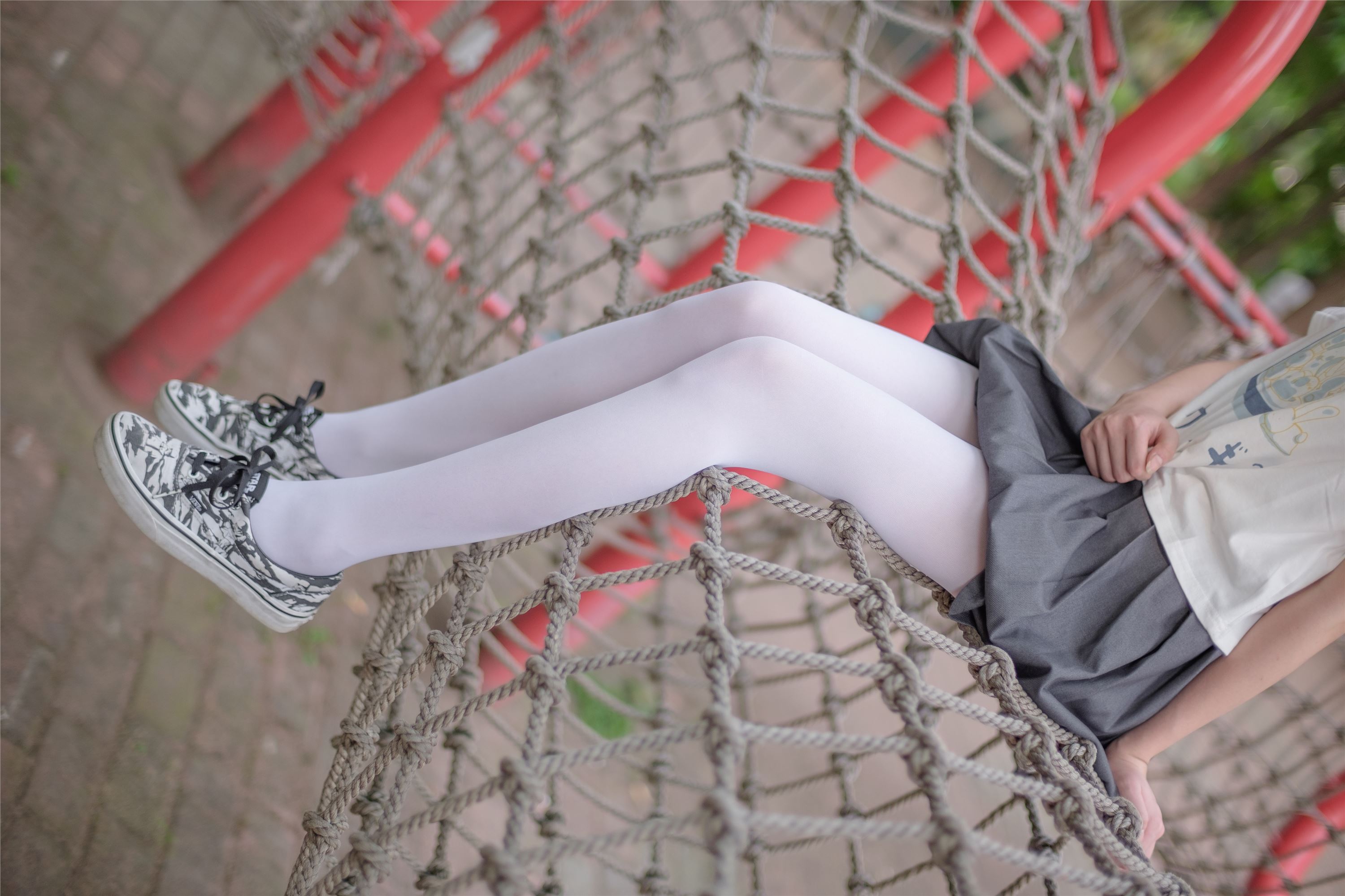 [森萝财团]萝莉丝足写真 R15-014