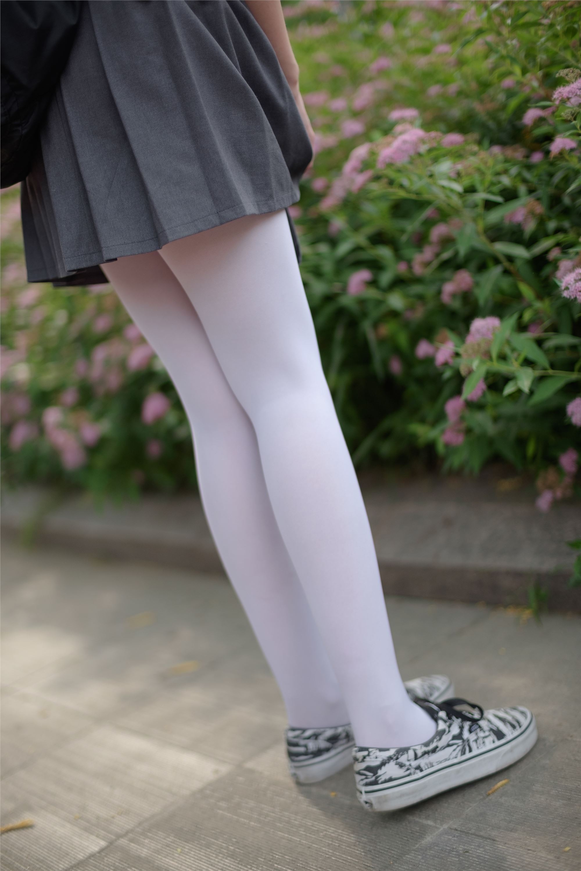 [森萝财团]萝莉丝足写真 R15-014