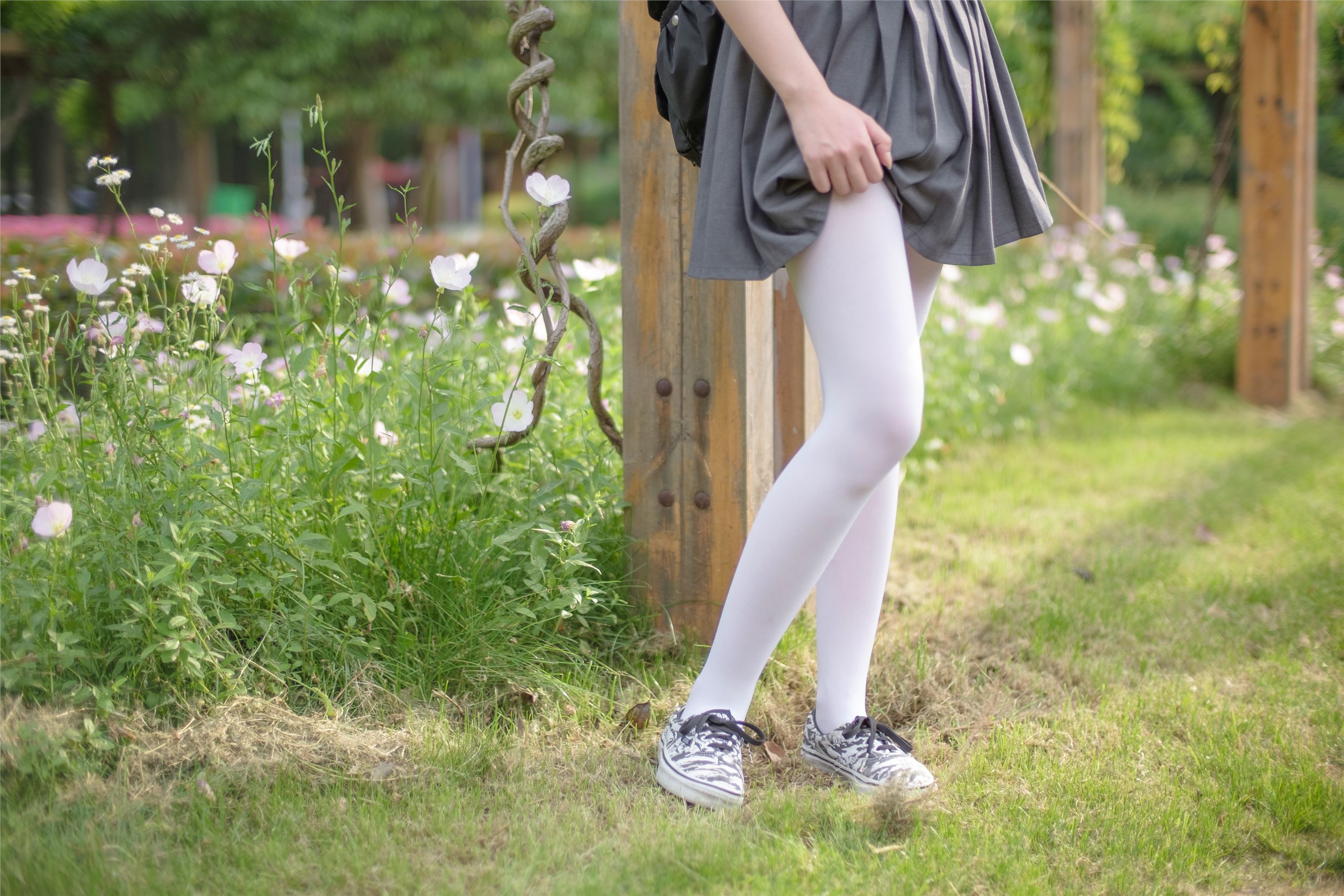 [森萝财团]萝莉丝足写真 R15-014