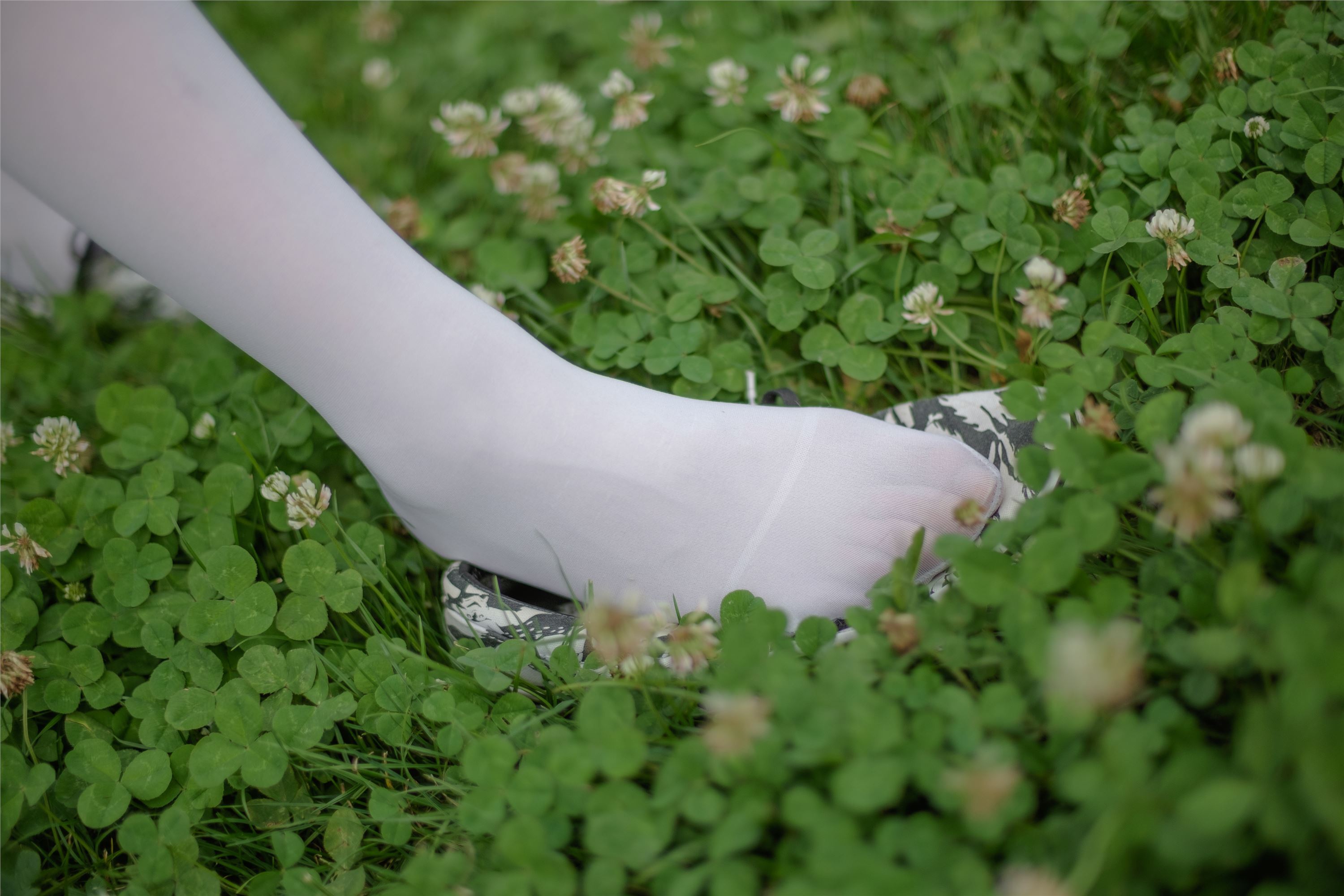 [森萝财团]萝莉丝足写真 R15-014