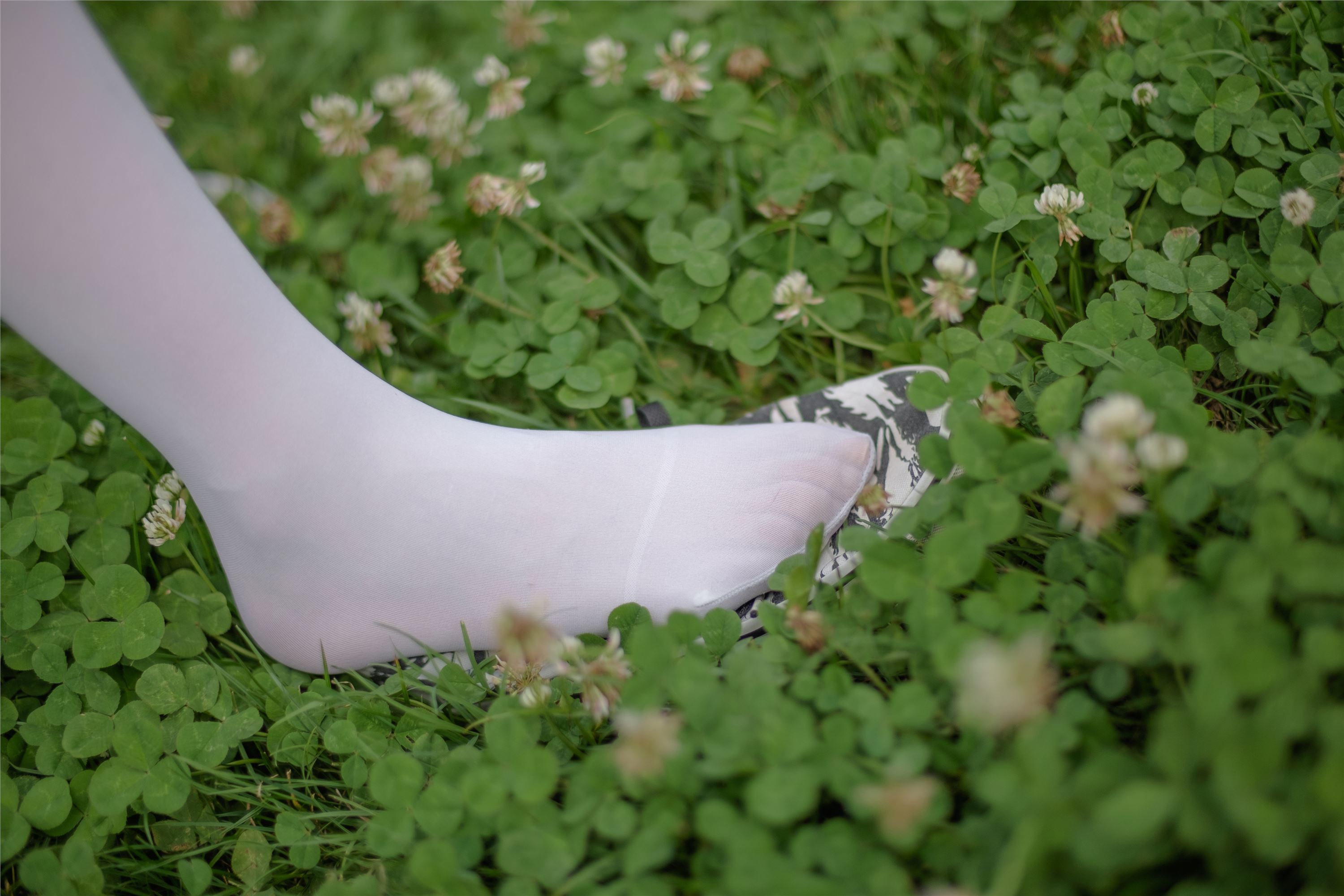 [森萝财团]萝莉丝足写真 R15-014