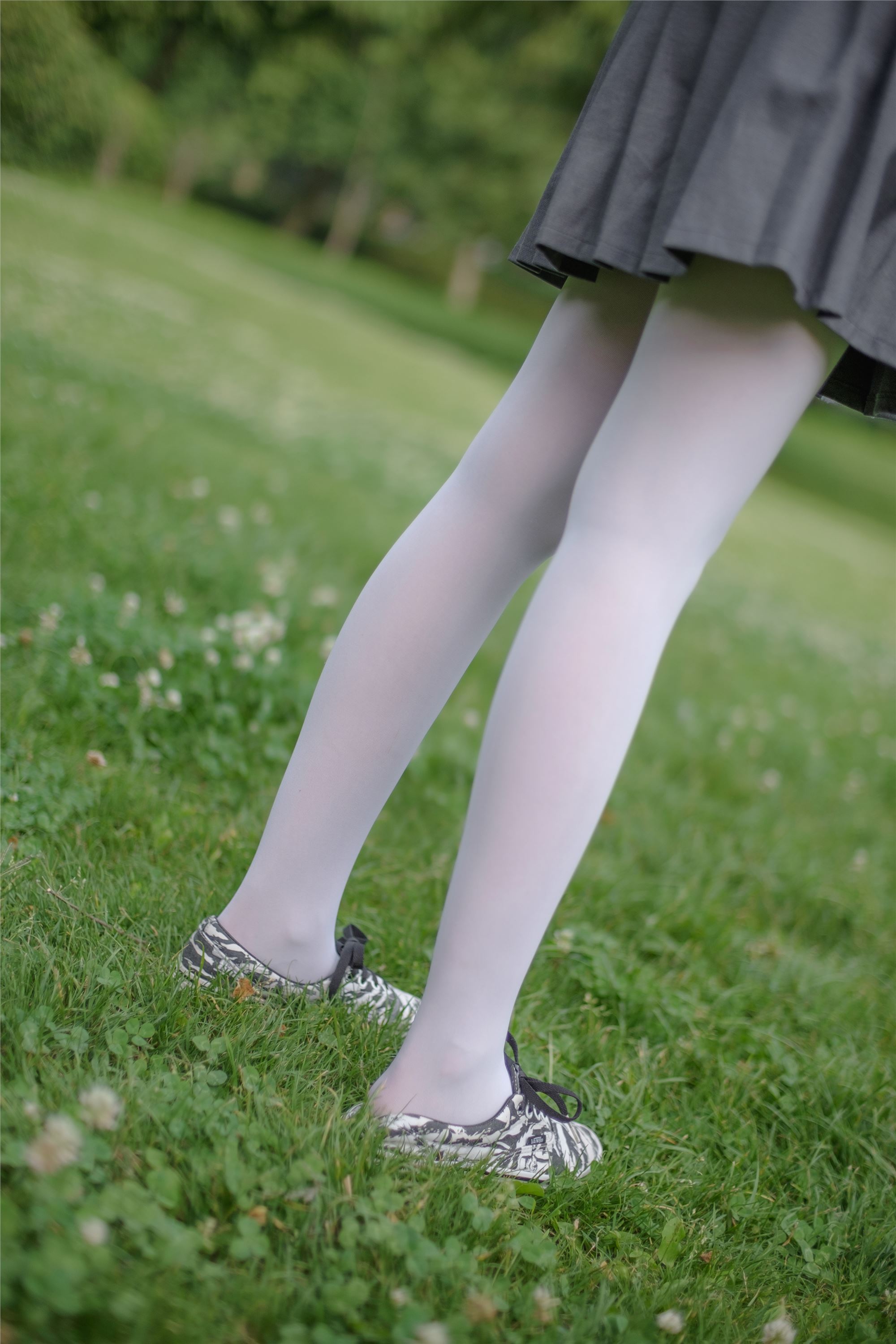 [森萝财团]萝莉丝足写真 R15-014