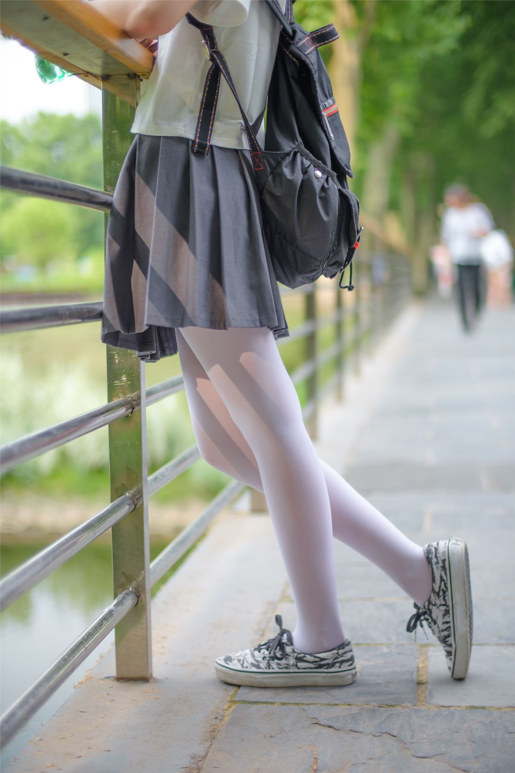 [森萝财团]萝莉丝足写真 R15-014