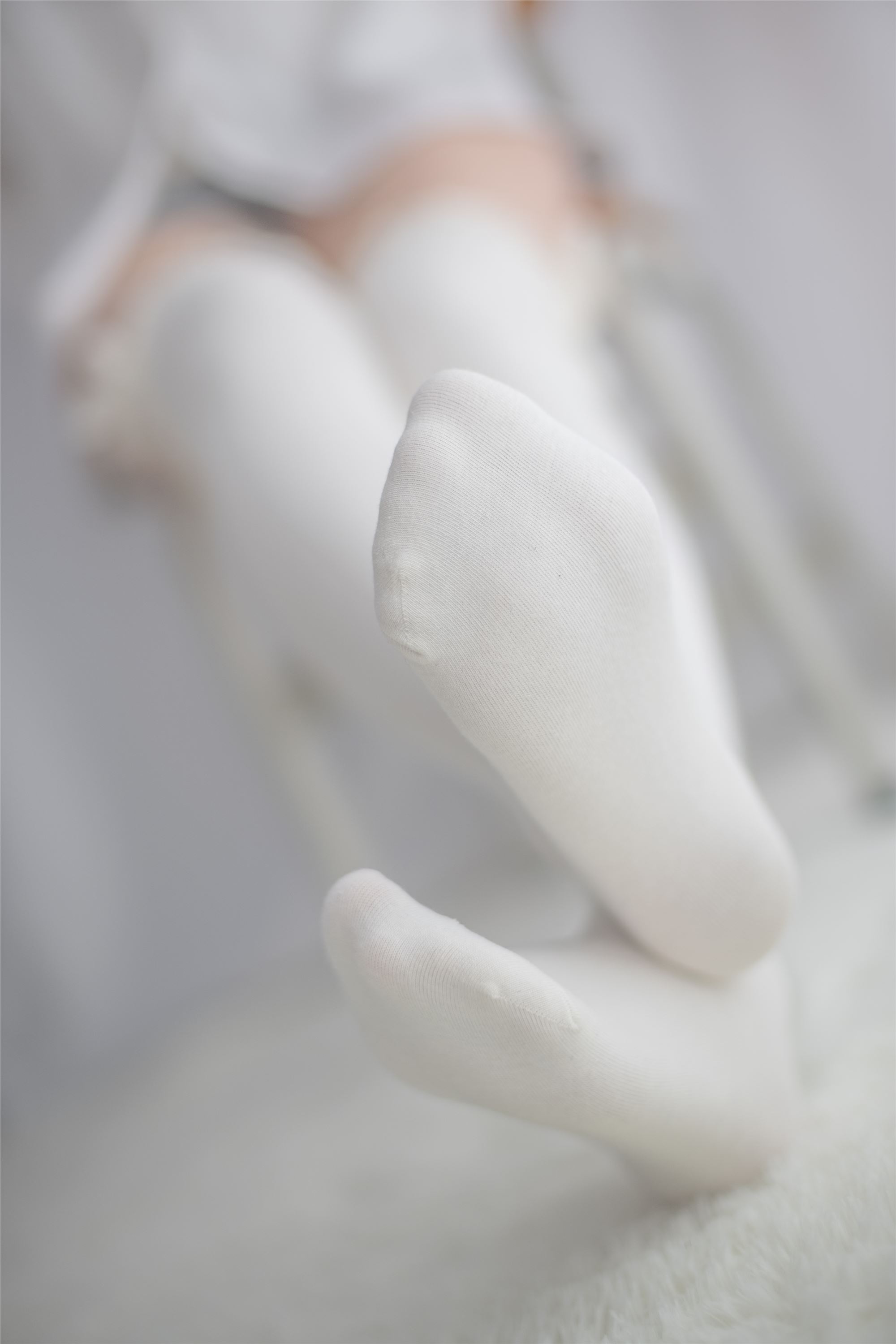 [森萝财团]萝莉丝足写真 R15-016