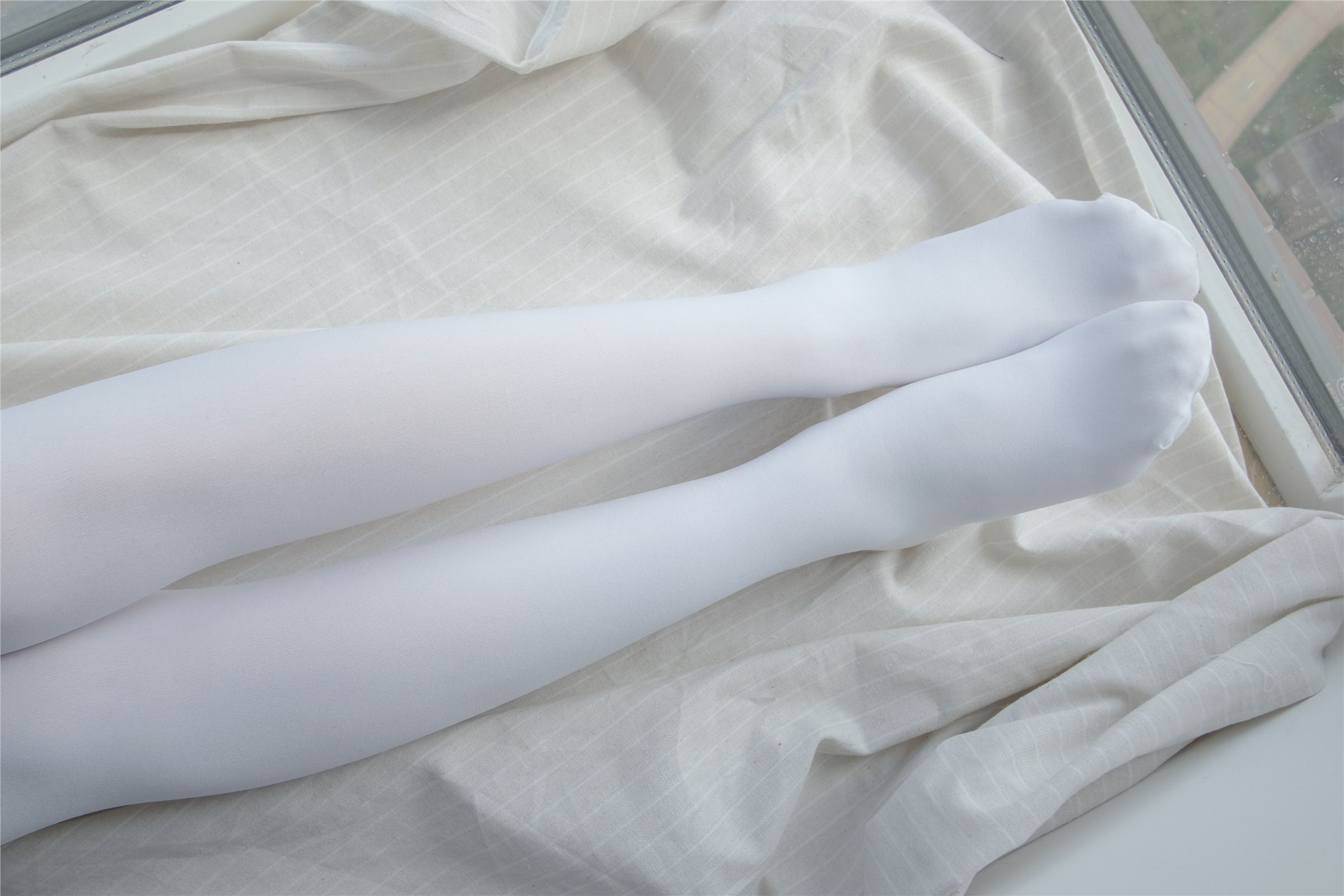 [森萝财团]萝莉丝足写真 R15-018