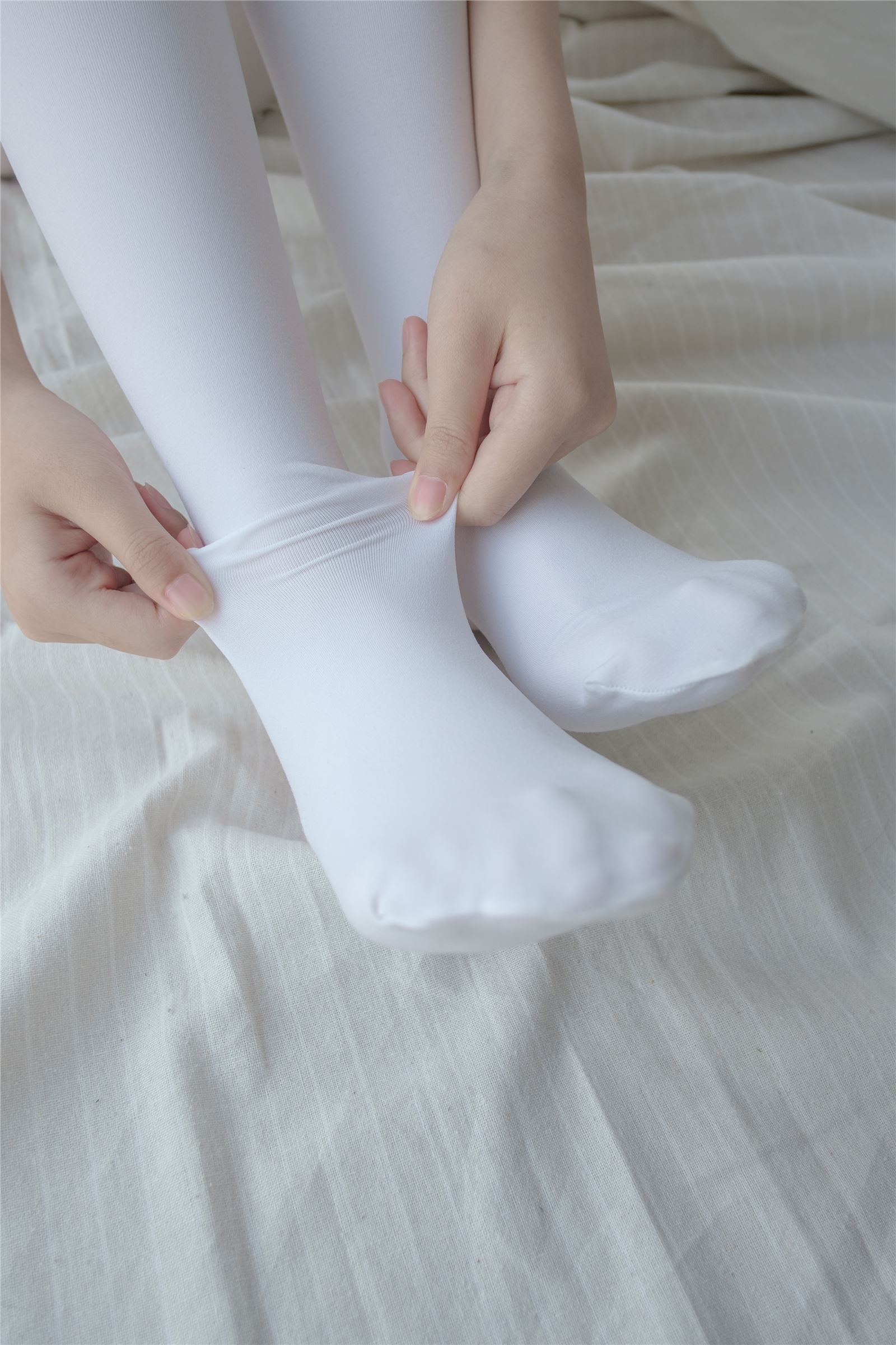 [森萝财团]萝莉丝足写真 R15-018