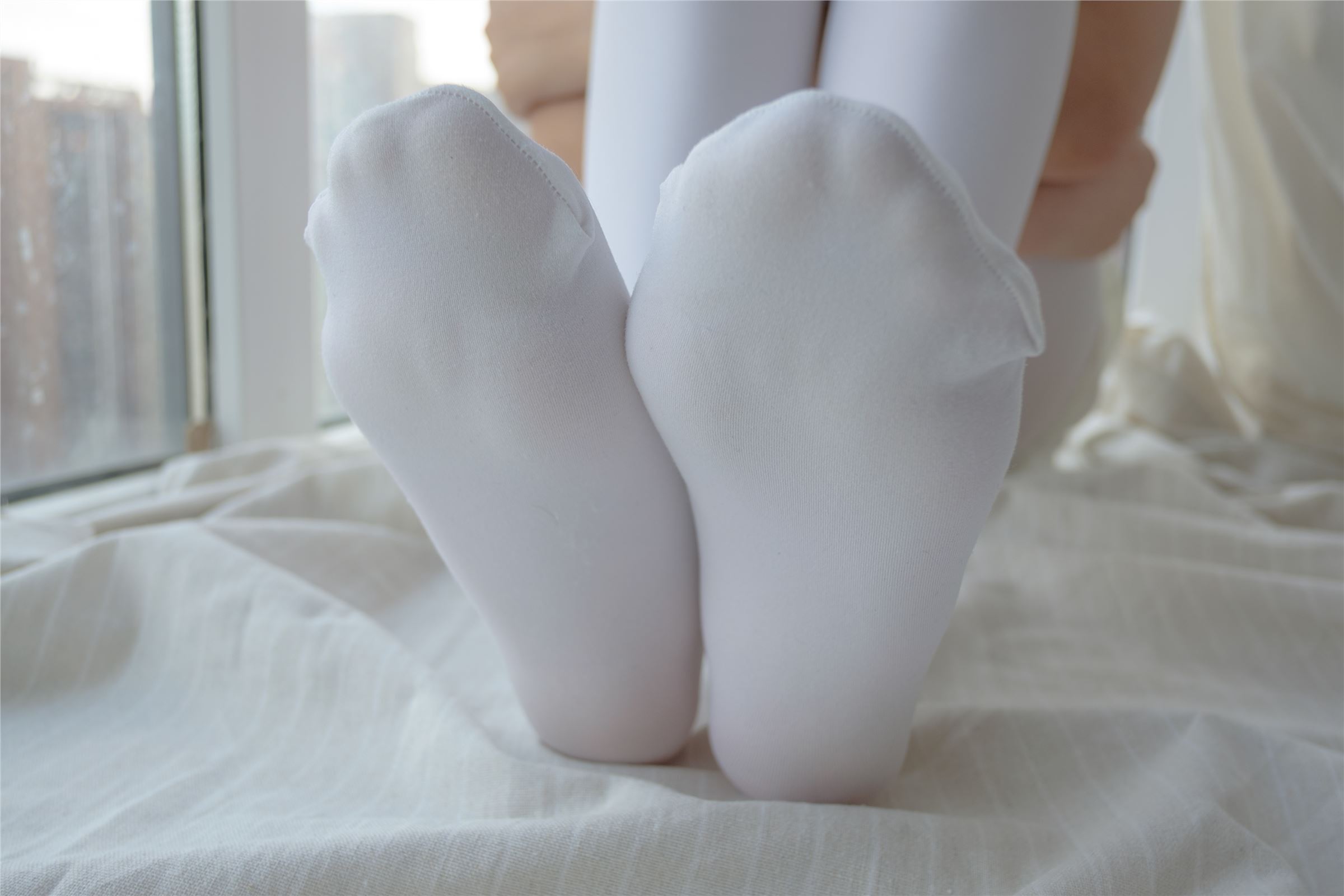 [森萝财团]萝莉丝足写真 R15-018