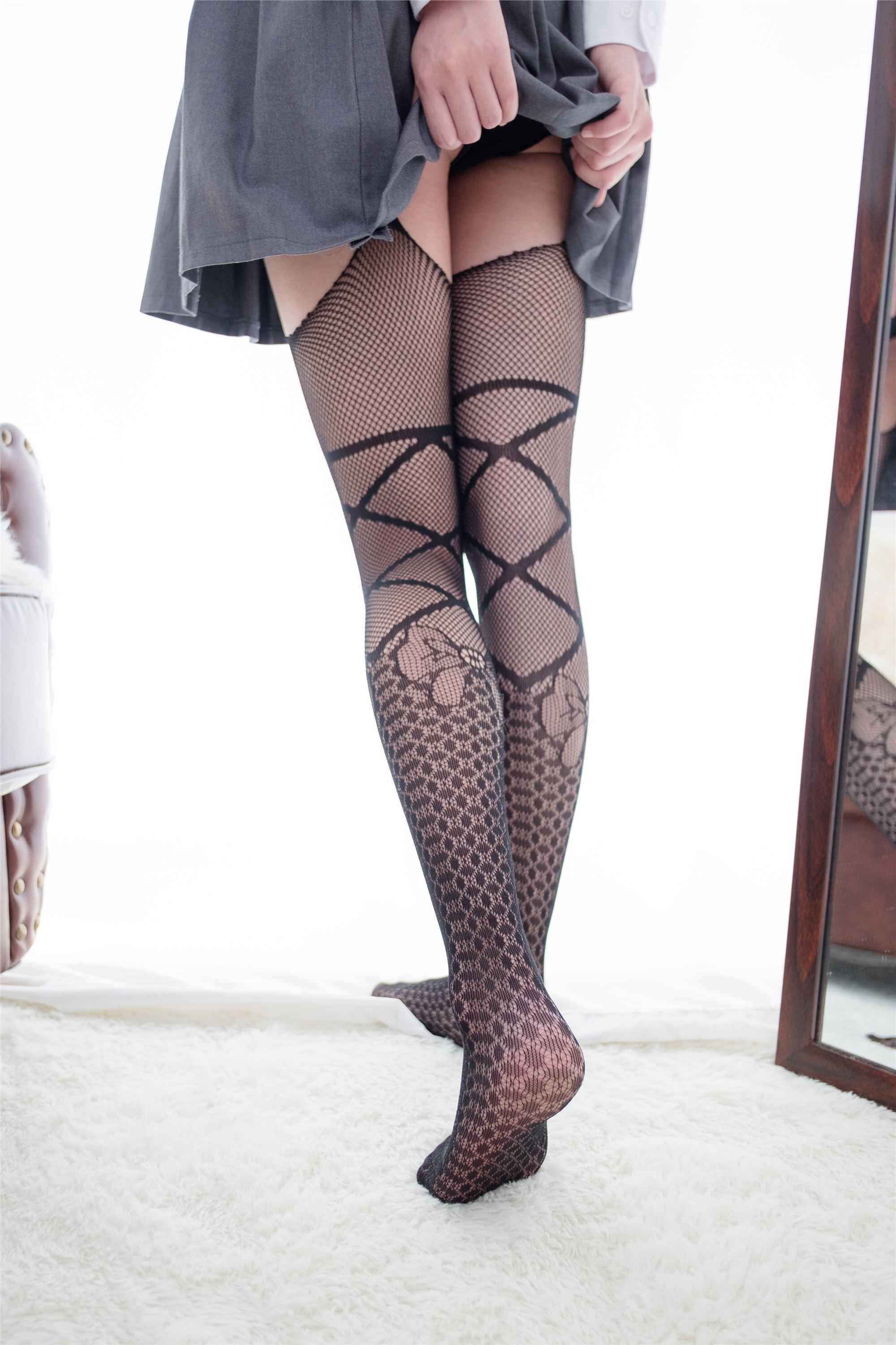 [森萝财团]萝莉丝足写真 R15-019 情趣黑网