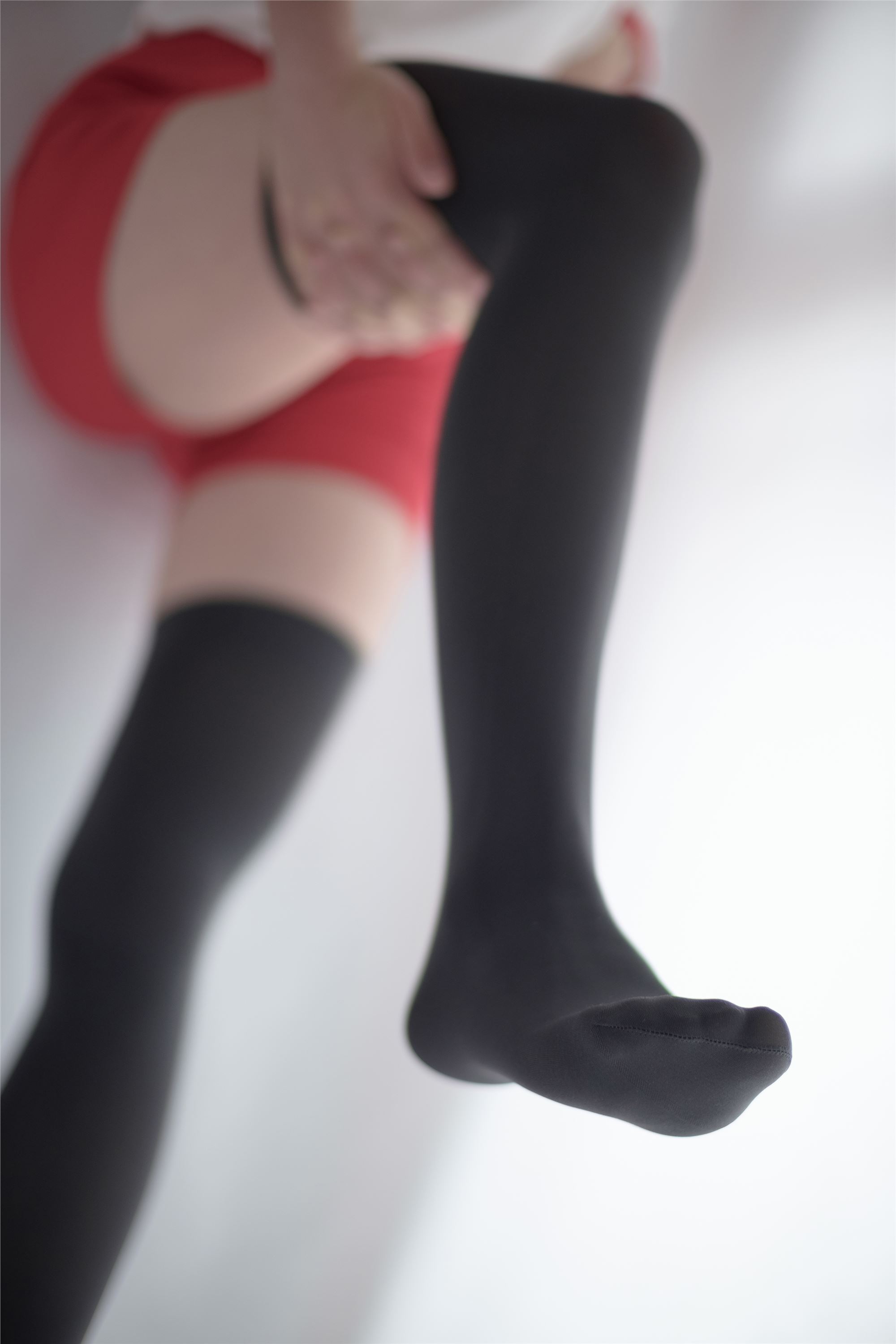 [森萝财团]萝莉丝足写真 R15-024