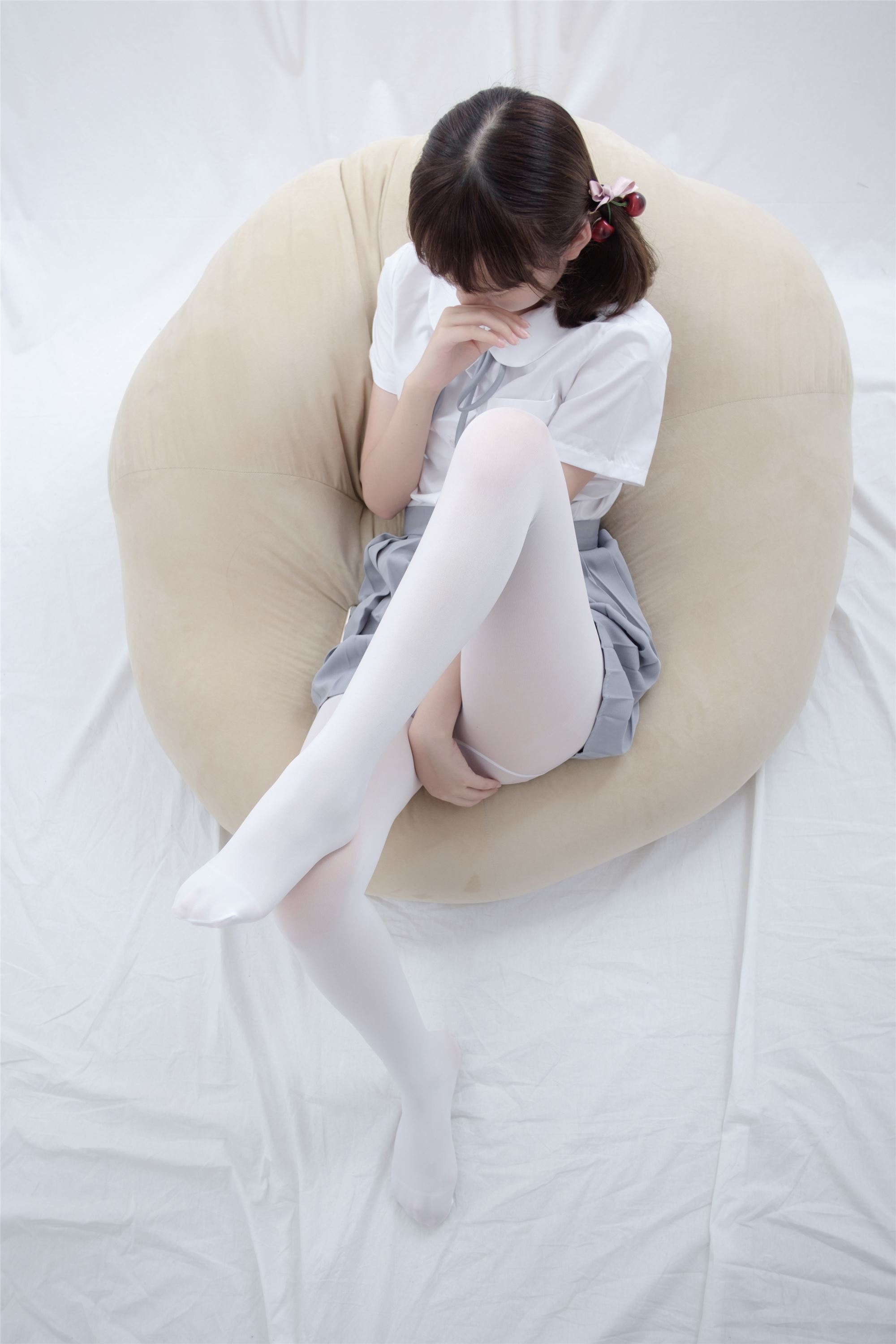 [森萝财团]萝莉丝足写真 R15-025