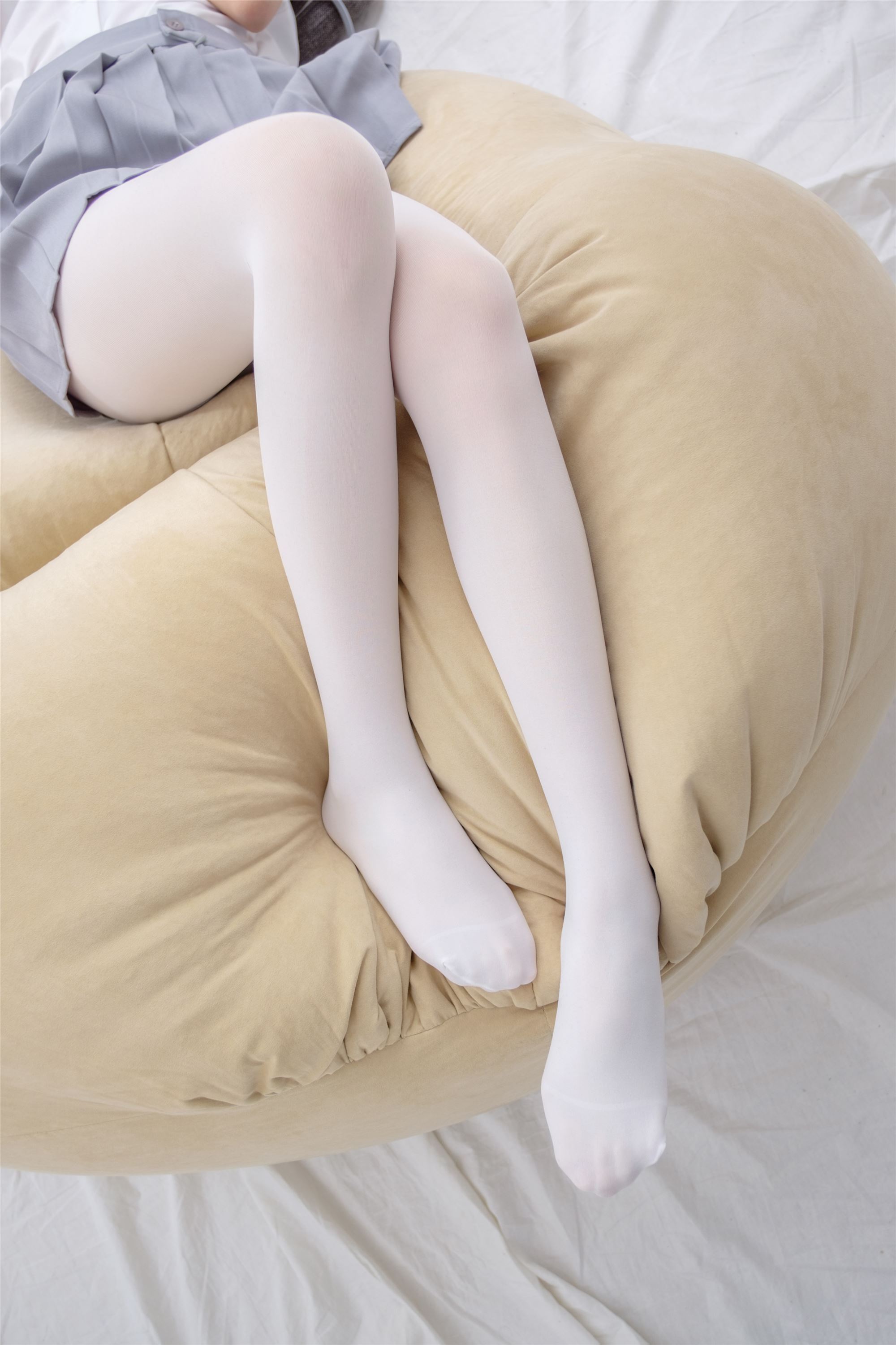 [森萝财团]萝莉丝足写真 R15-025