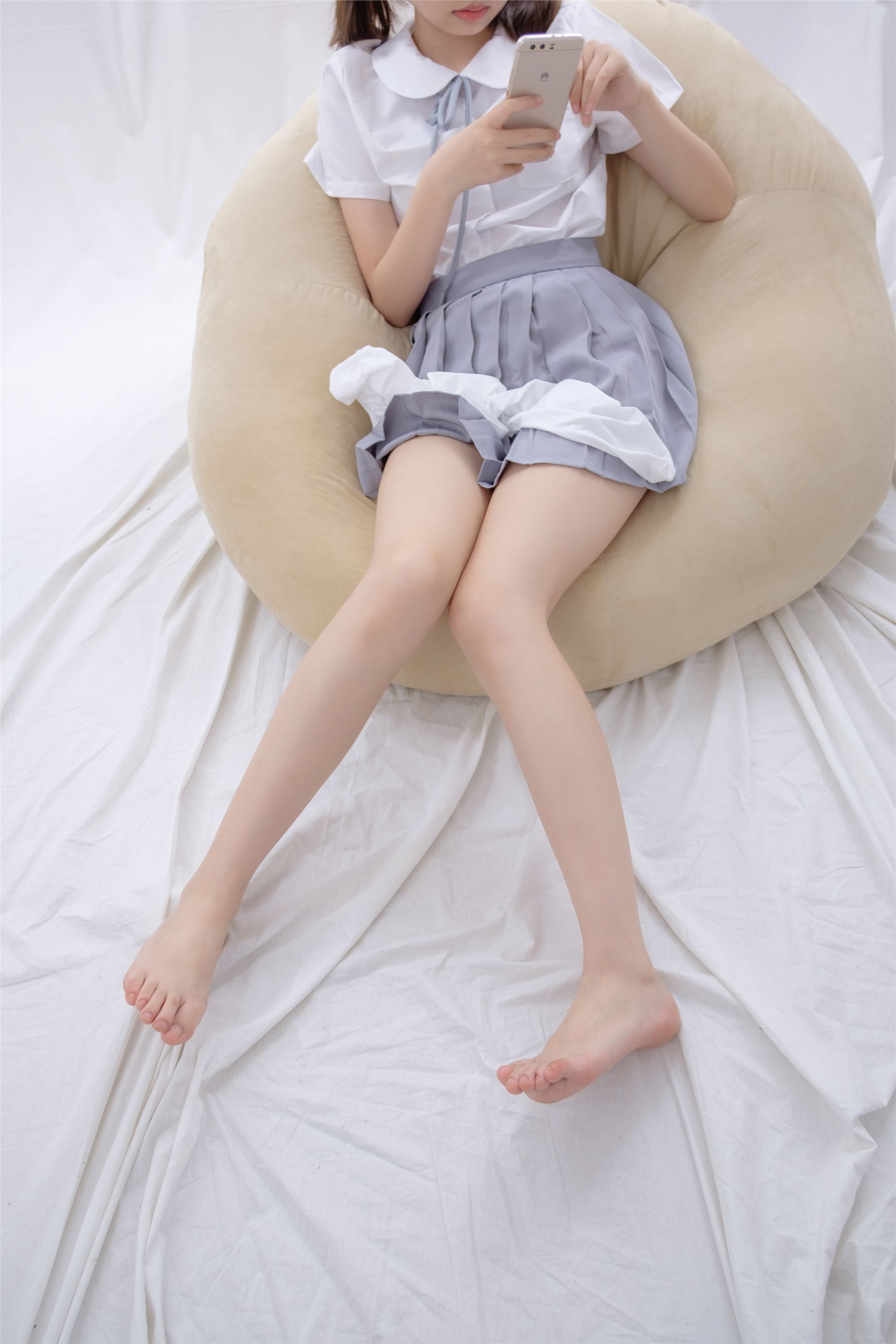 [森萝财团]萝莉丝足写真 R15-025