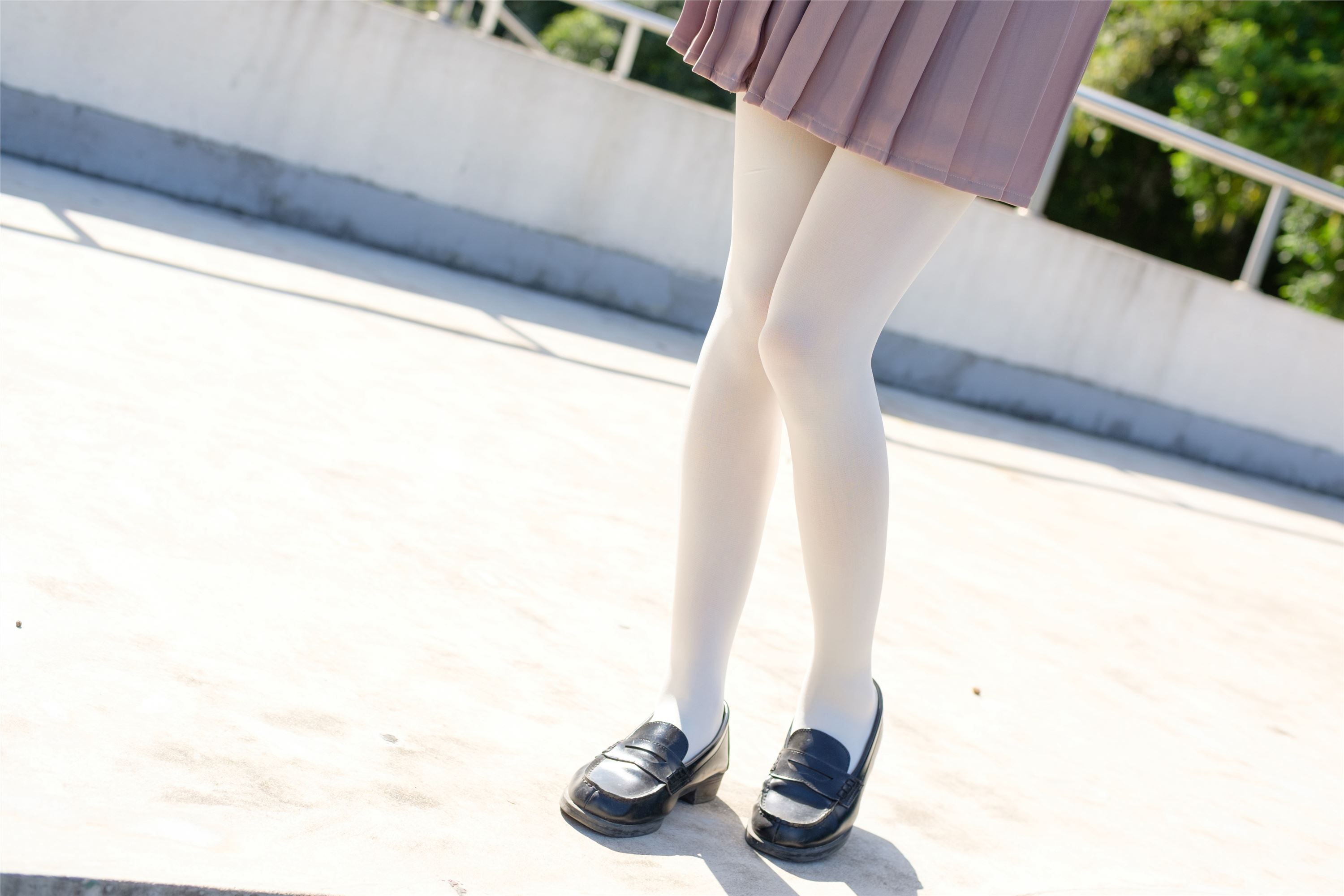 [森萝财团]萝莉丝足写真 R15-030 操场上的白丝